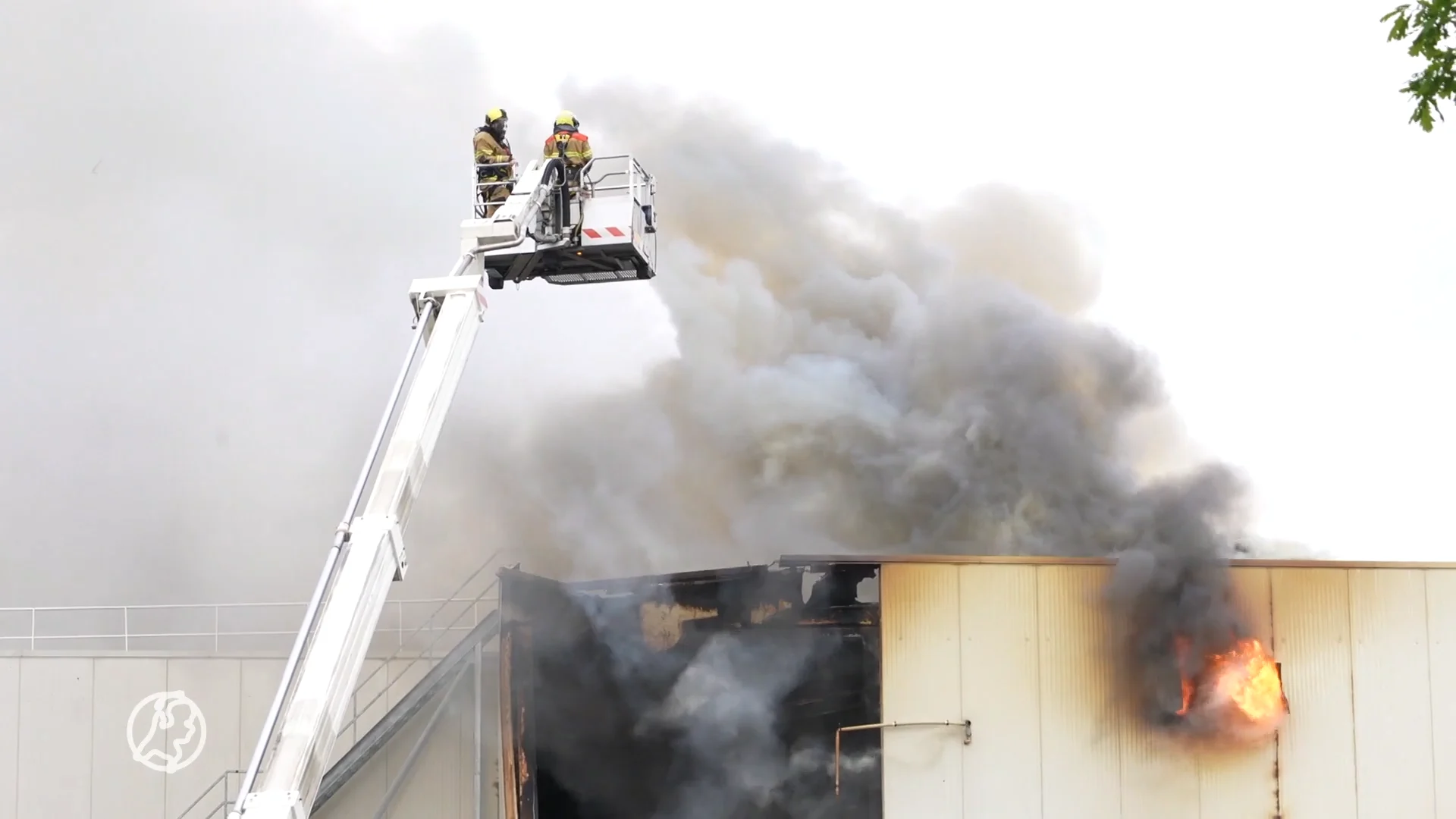 Nablussen brand Oss gaat door, omwonenden nog niet naar huis