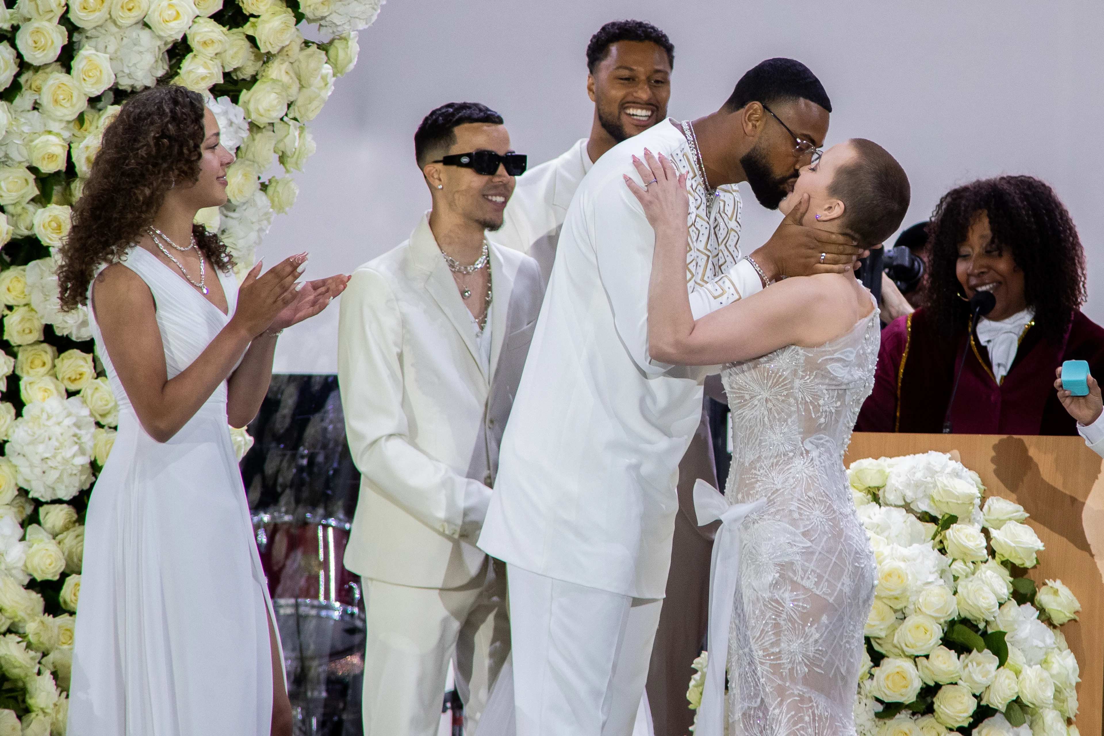 Anouk bedankt iedereen voor bijzonder huwelijk op Malieveld