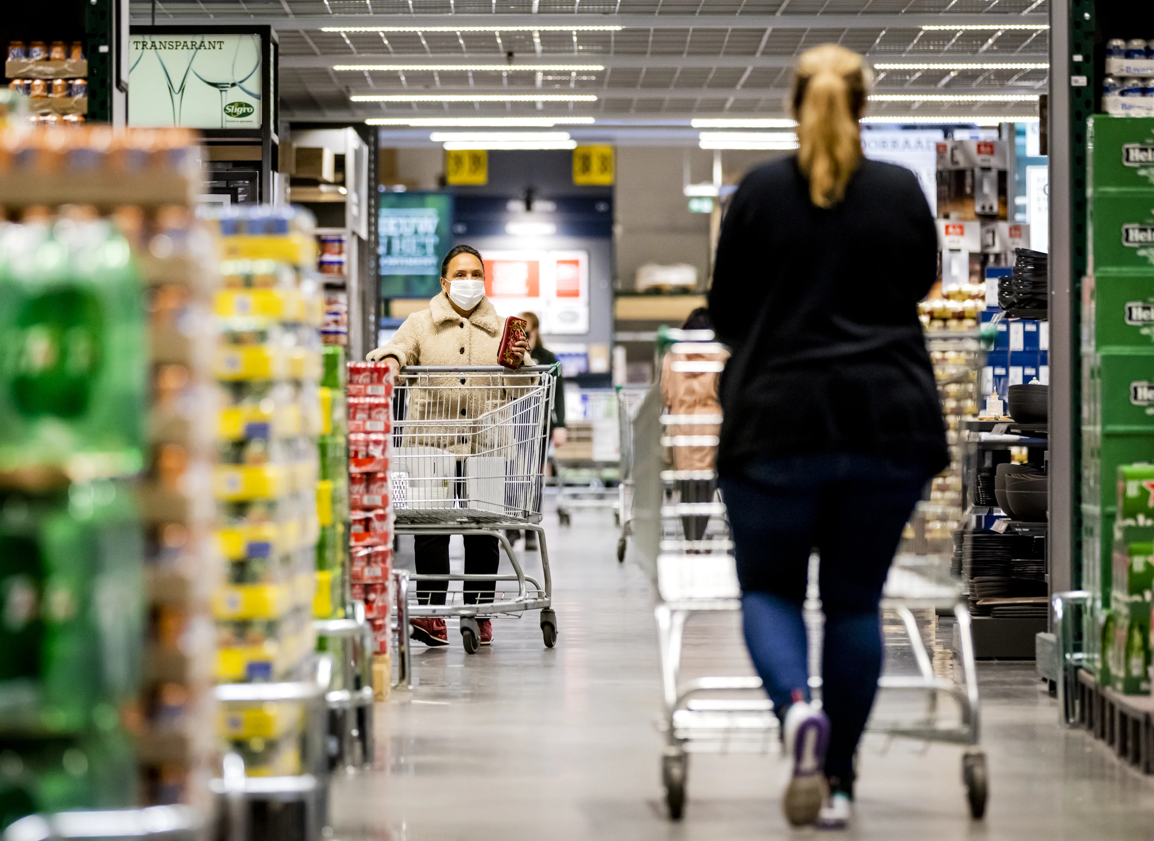 Supermarkten roepen op: doe normaal boodschappen, ga niet lopen hamsteren