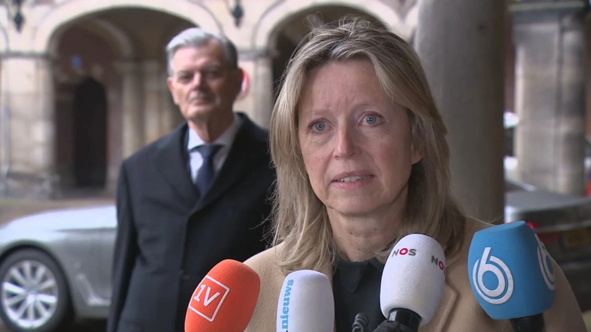 Minister Ollongren blijft erbij: briefstemmen is betrouwbaar en er is geen chaos