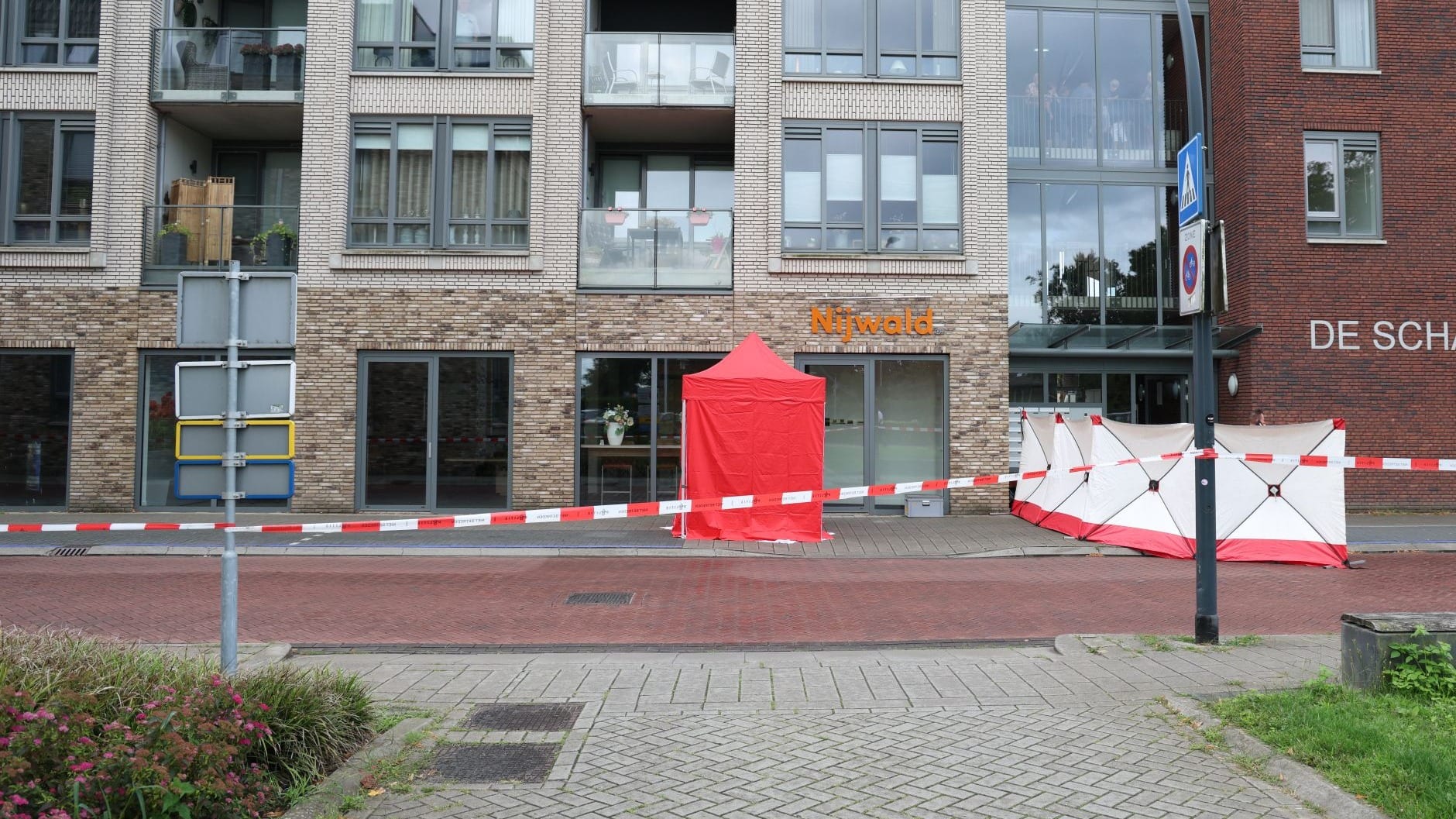 Neergestoken vrouw in Wierden buiten levensgevaar, verdachte overleden