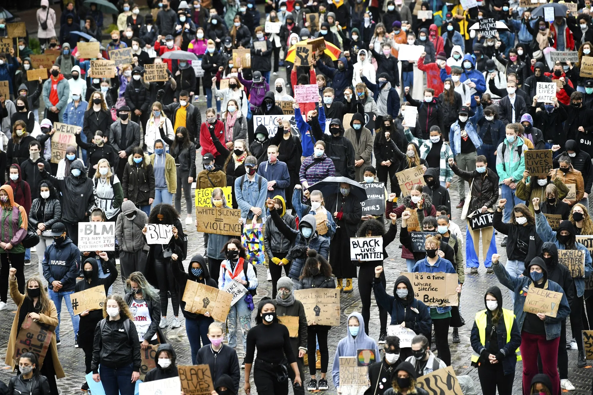 Ruim 1000 betogers tegen racisme rustig bijeen in Arnhem