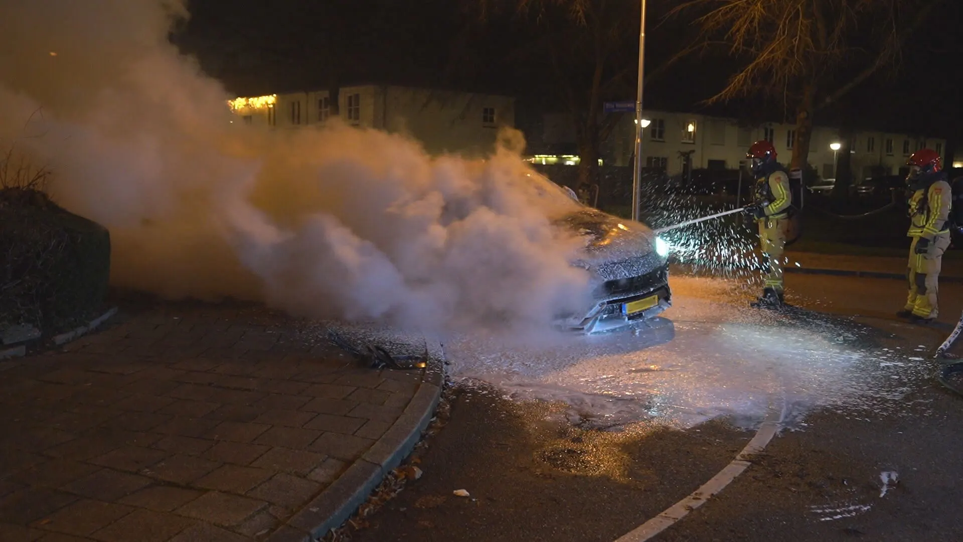 Loeidure Lamborghini in vlammen op in hartje Eindhoven