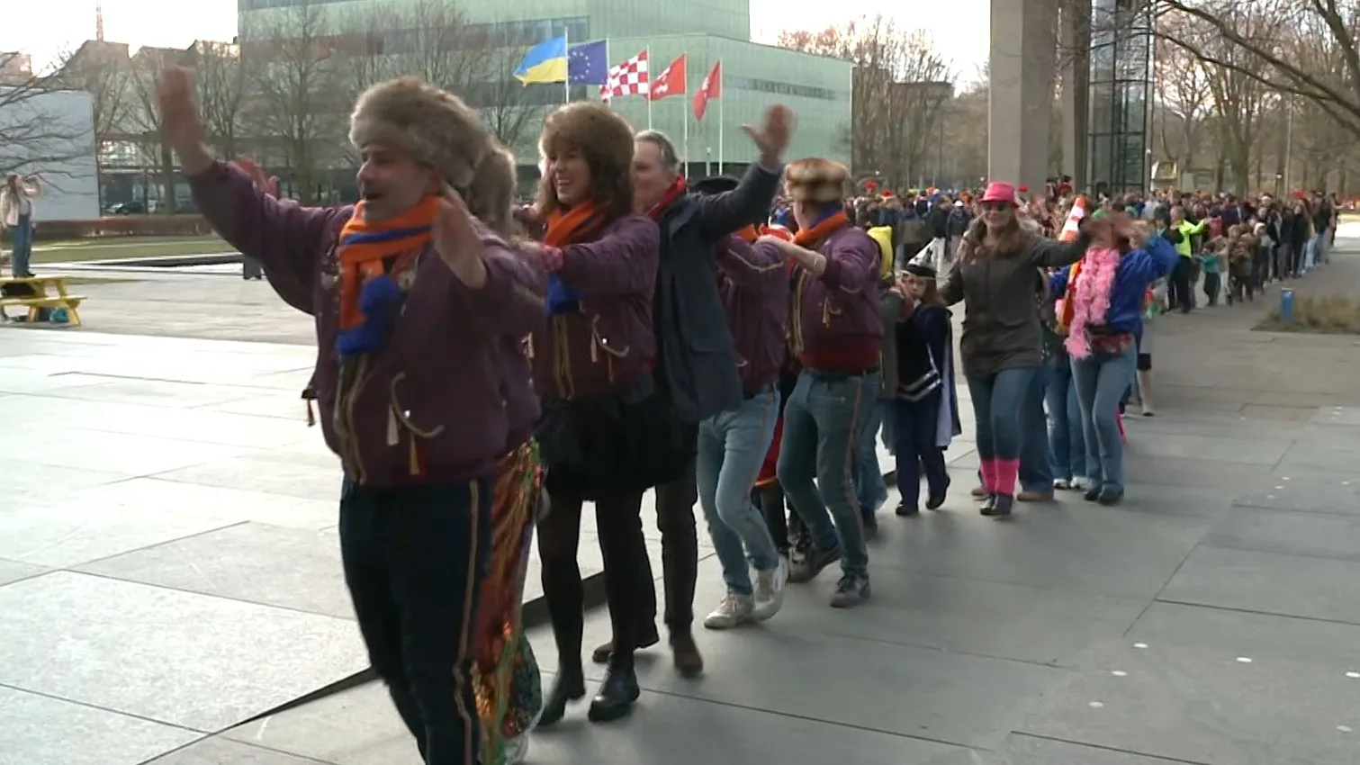 ZIEN: lukt het de langste polonaise ter wereld te lopen in Eindhoven?