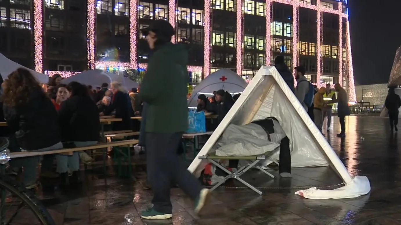 Nachtelijke actie Rotterdamse Pauluskerk om bed-bad-brood te behouden