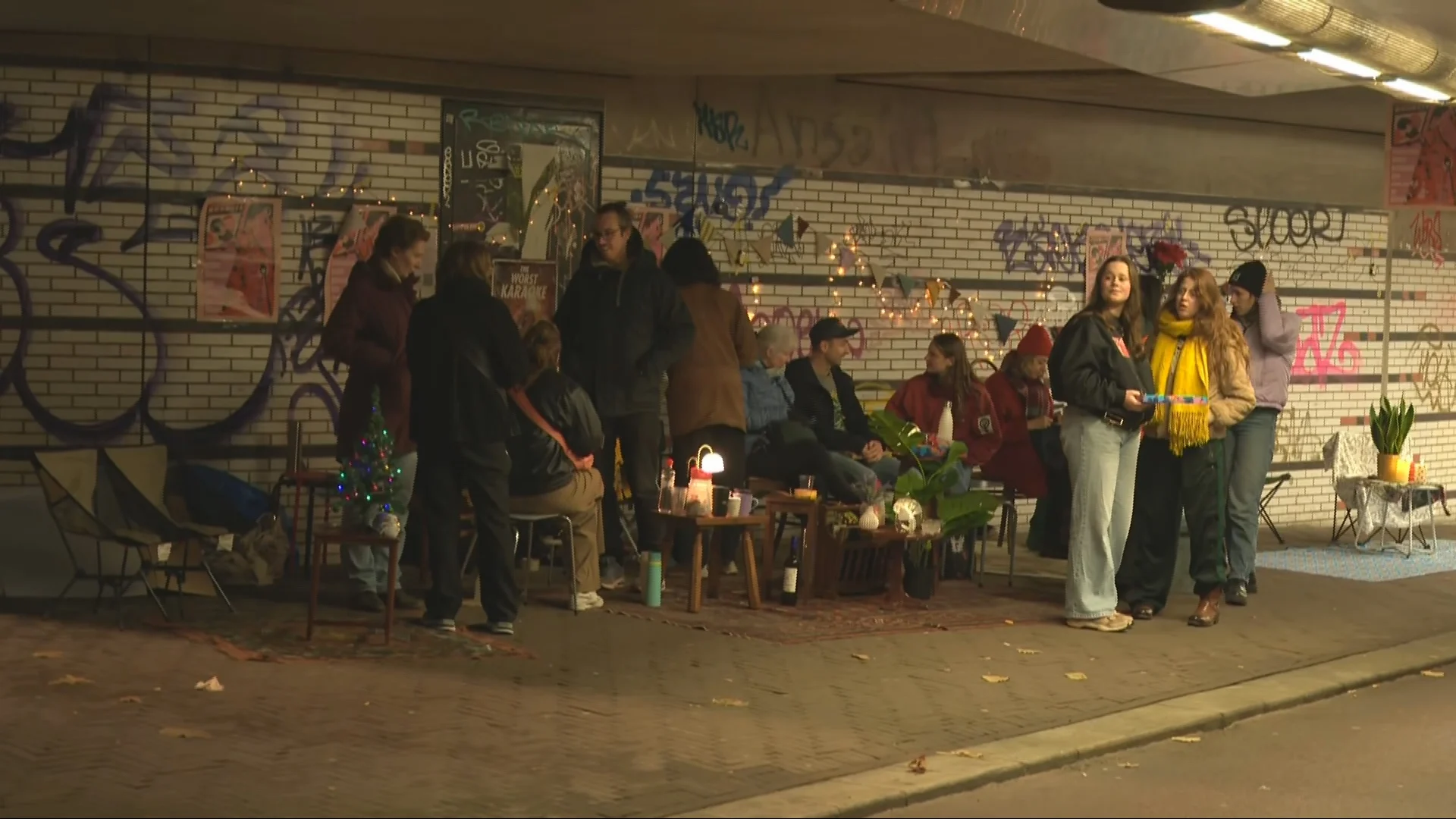 Onveilige tunnels worden 'gezellige' woonkamers dankzij actie Dolle Mina's