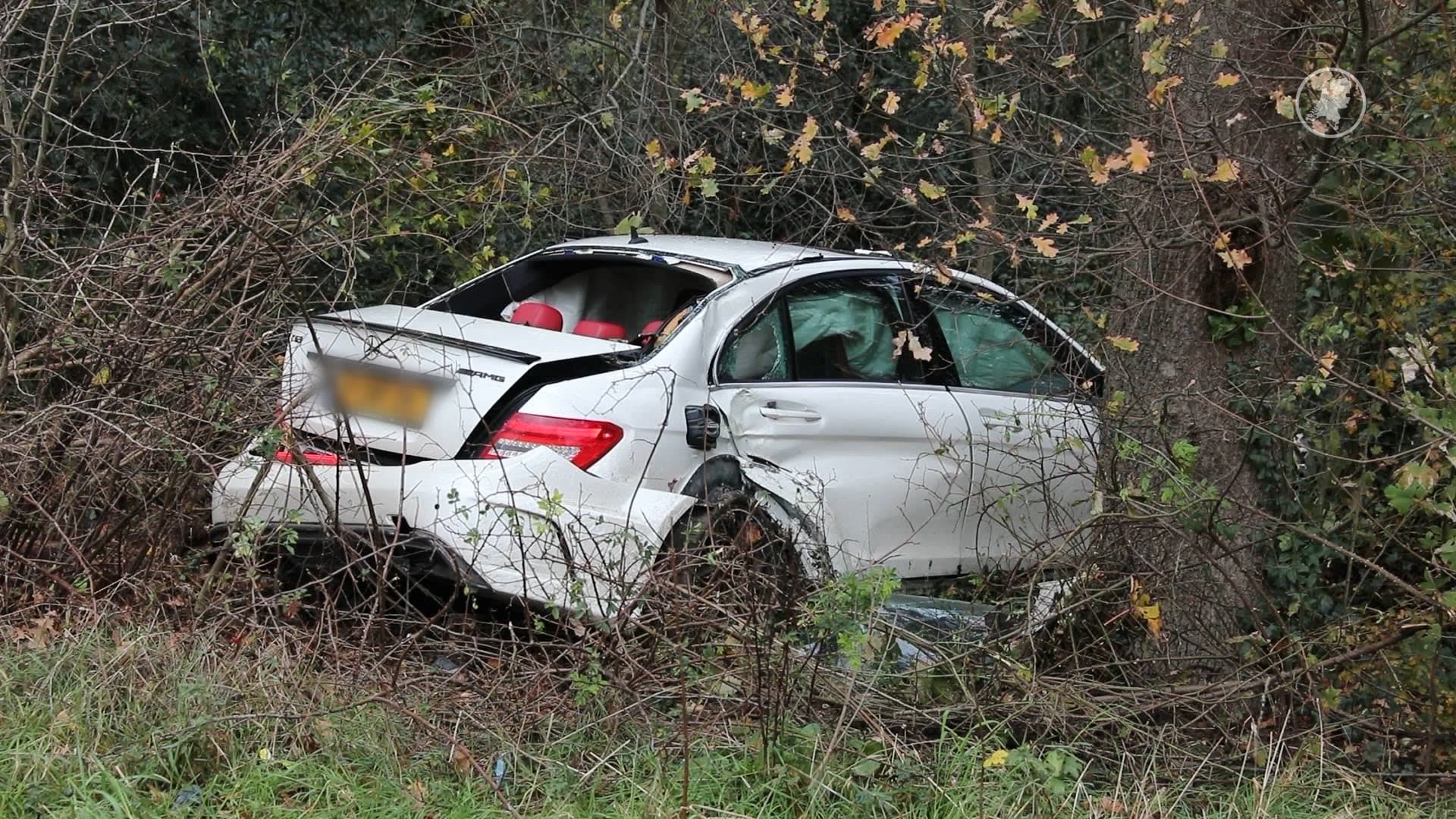 Wegpiraat (32) wil vluchten voor politie, maar vliegt uit de bocht