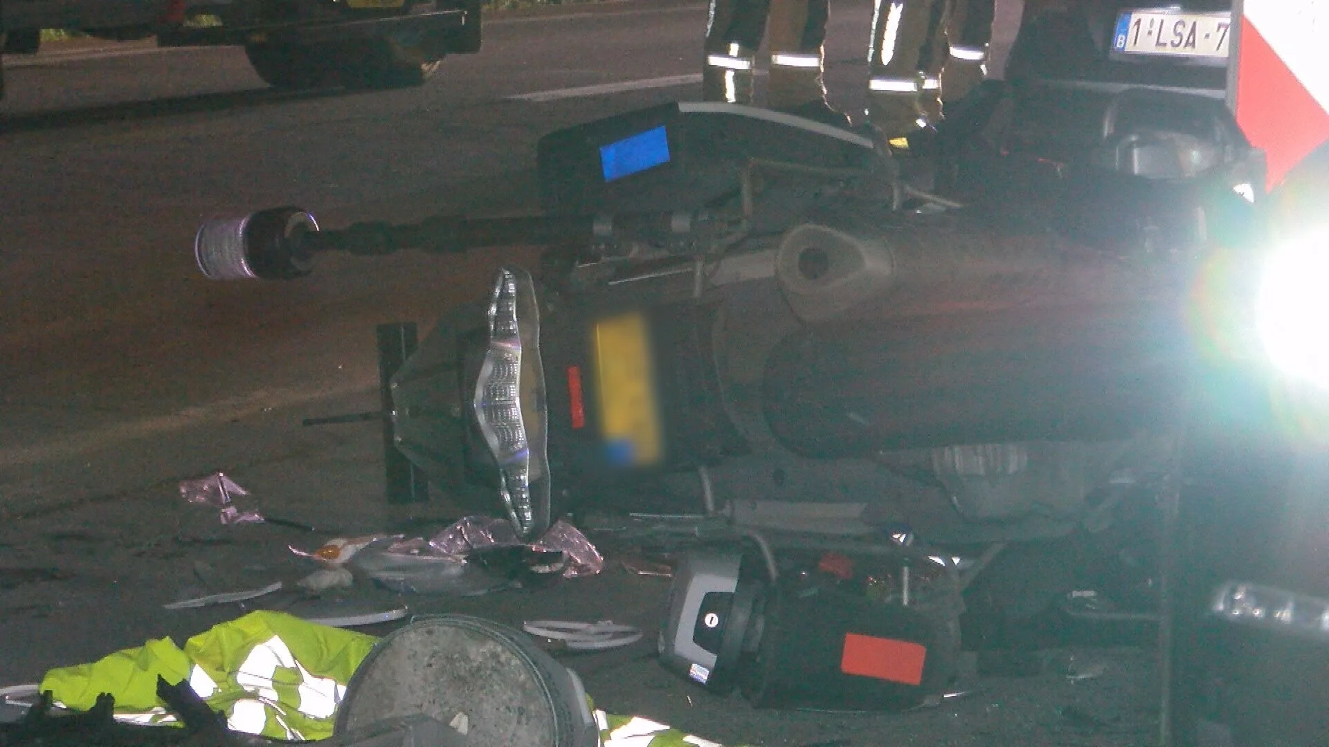 Nederlandse motoragent botst in België op Porsche en raakt zwaargewond