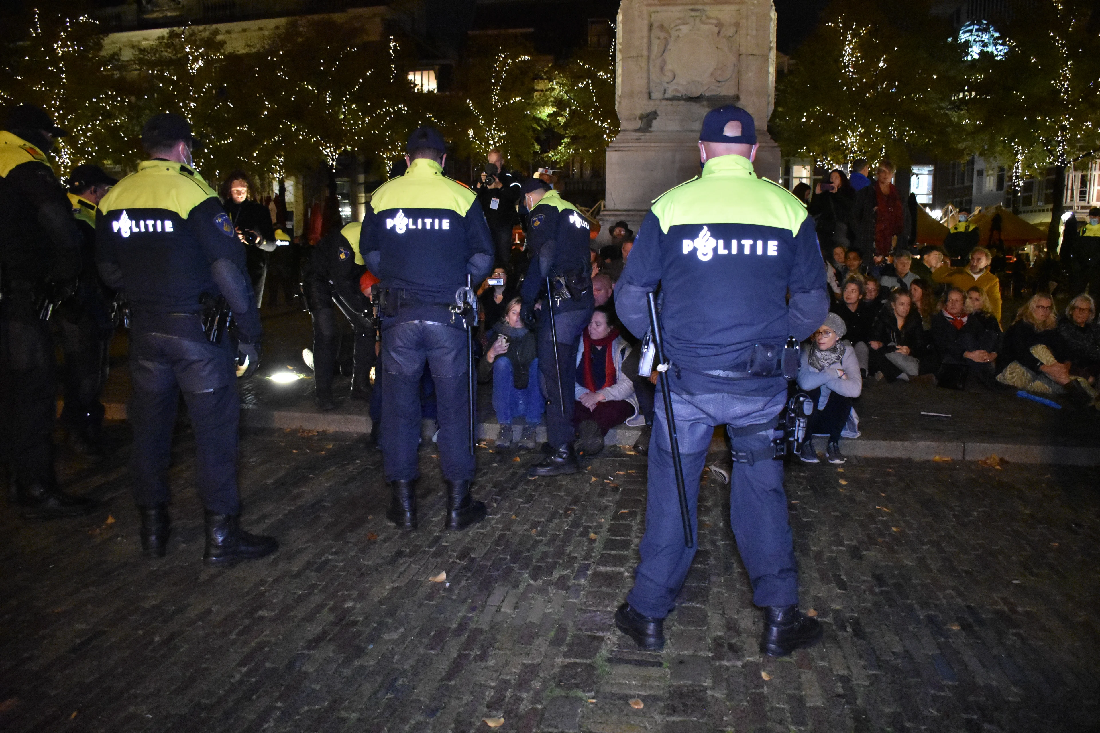 Opnieuw demonstranten opgepakt bij protest tegen coronaspoedwet in Den Haag