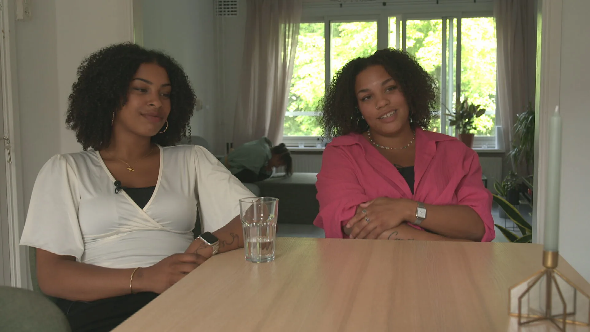 Faith en Zohraya groeiden op als mantelzorger: 'Ik had het niet willen missen'