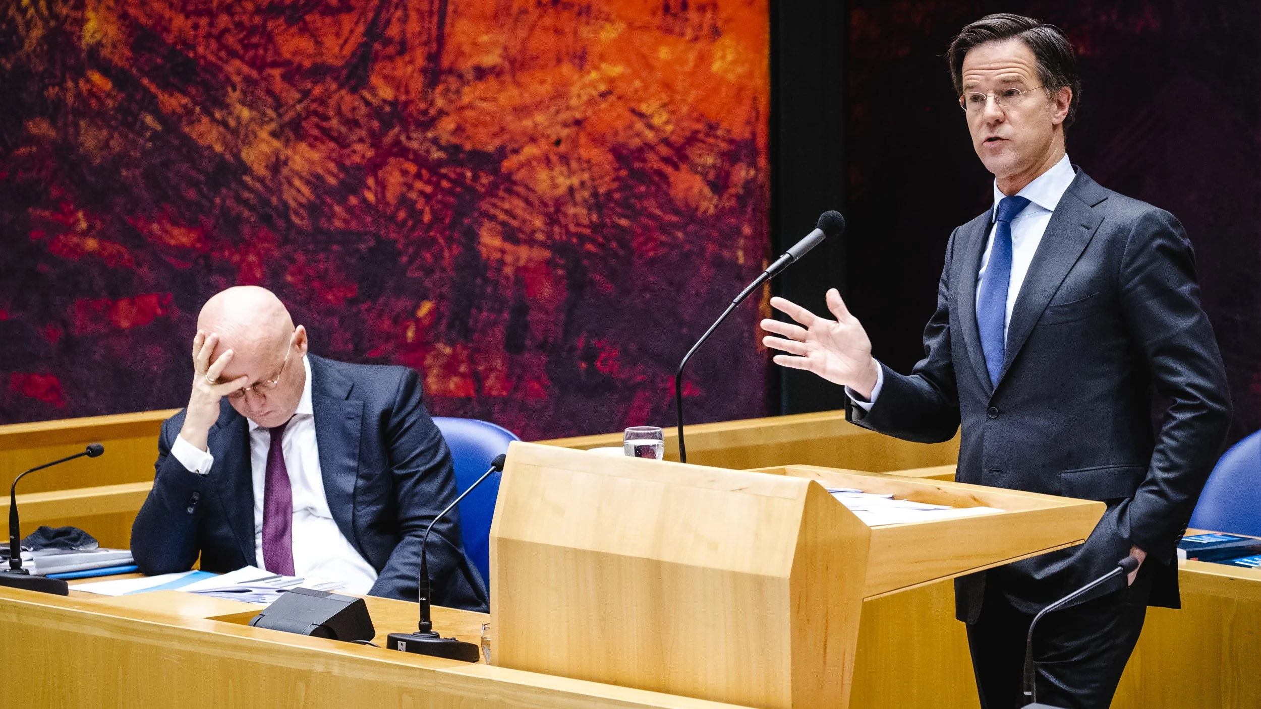 Politiek steunt spoedwet, avondklok blijft van kracht