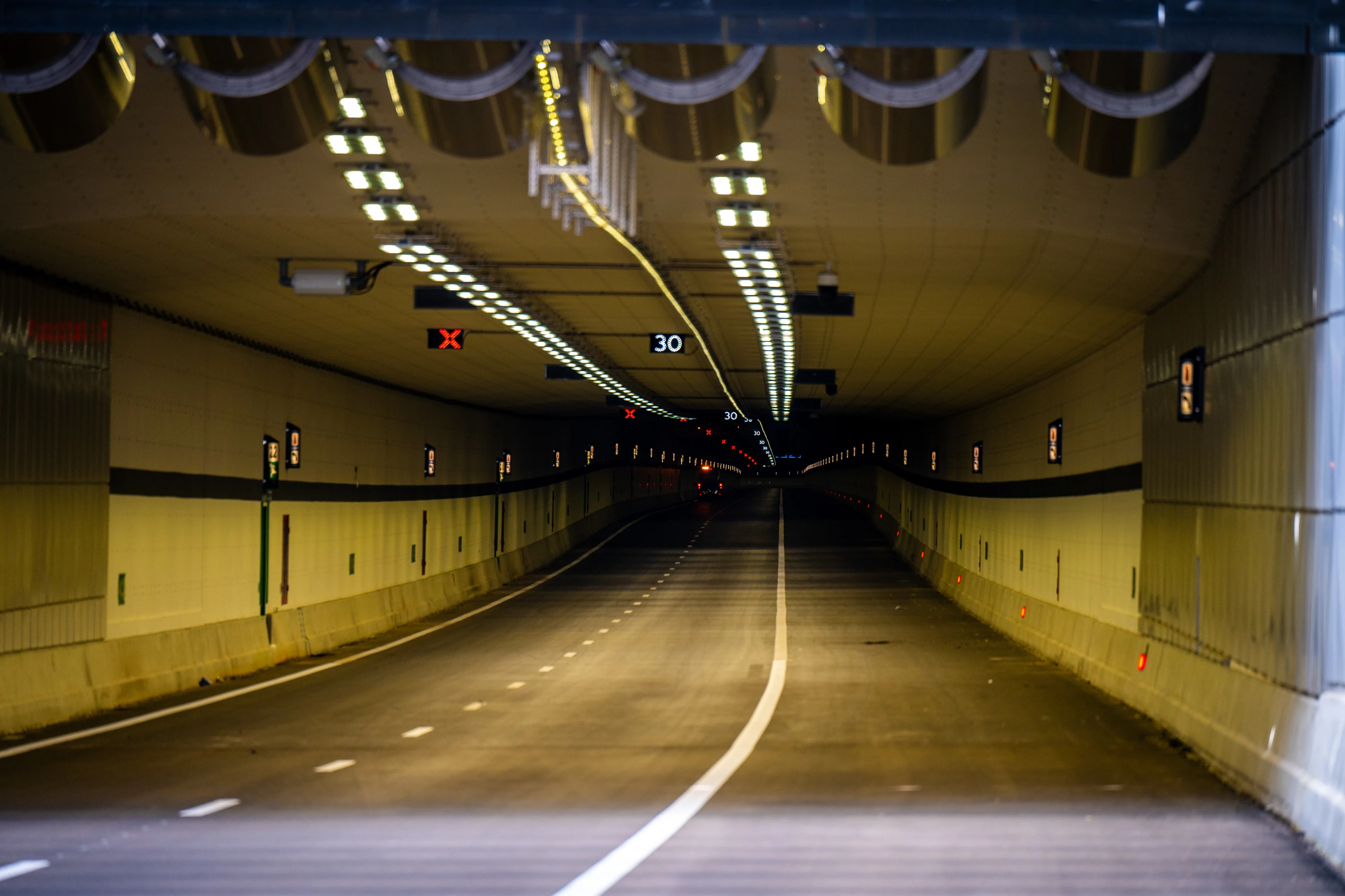 Nieuwe Rottemerentunnel bij Rotterdam dicht door storing