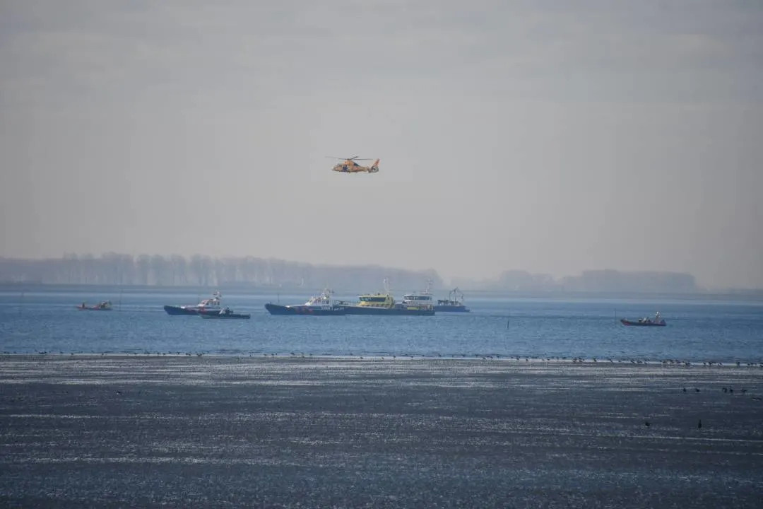 Grote zoekactie naar overboord geslagen man op Oosterschelde