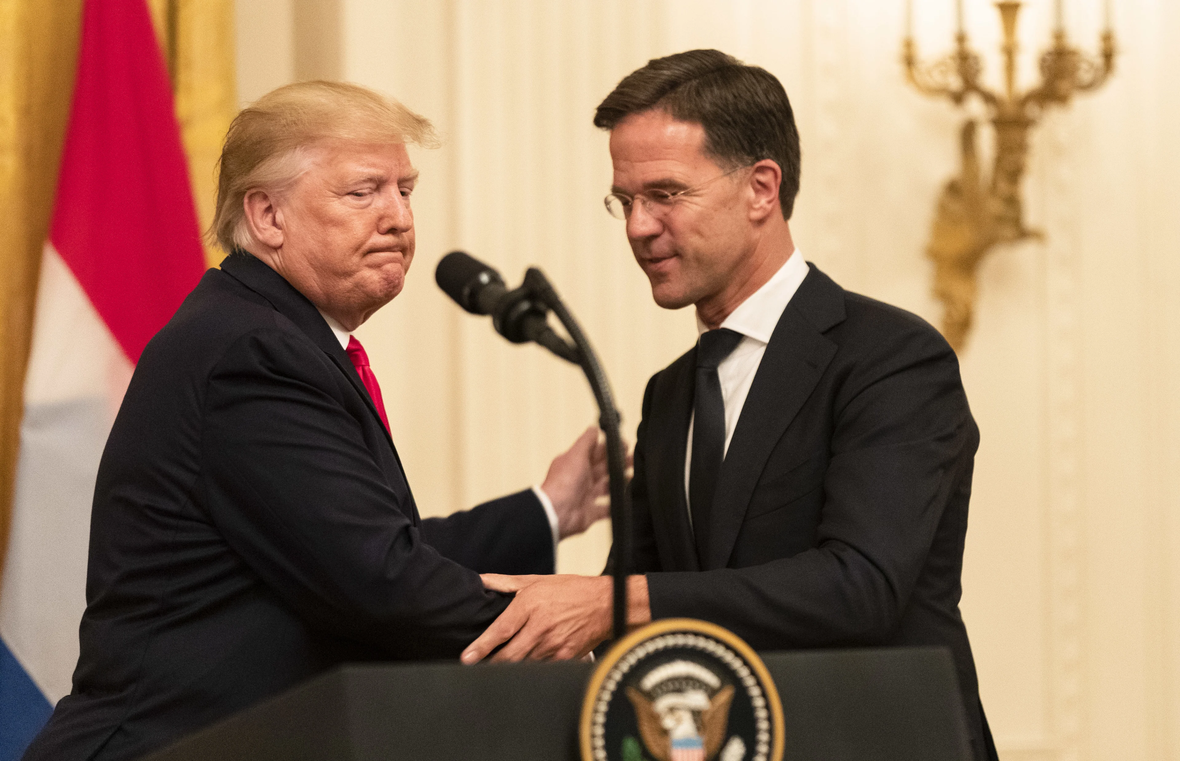 Rutte wenst met corona besmette Trump beterschap namens kabinet