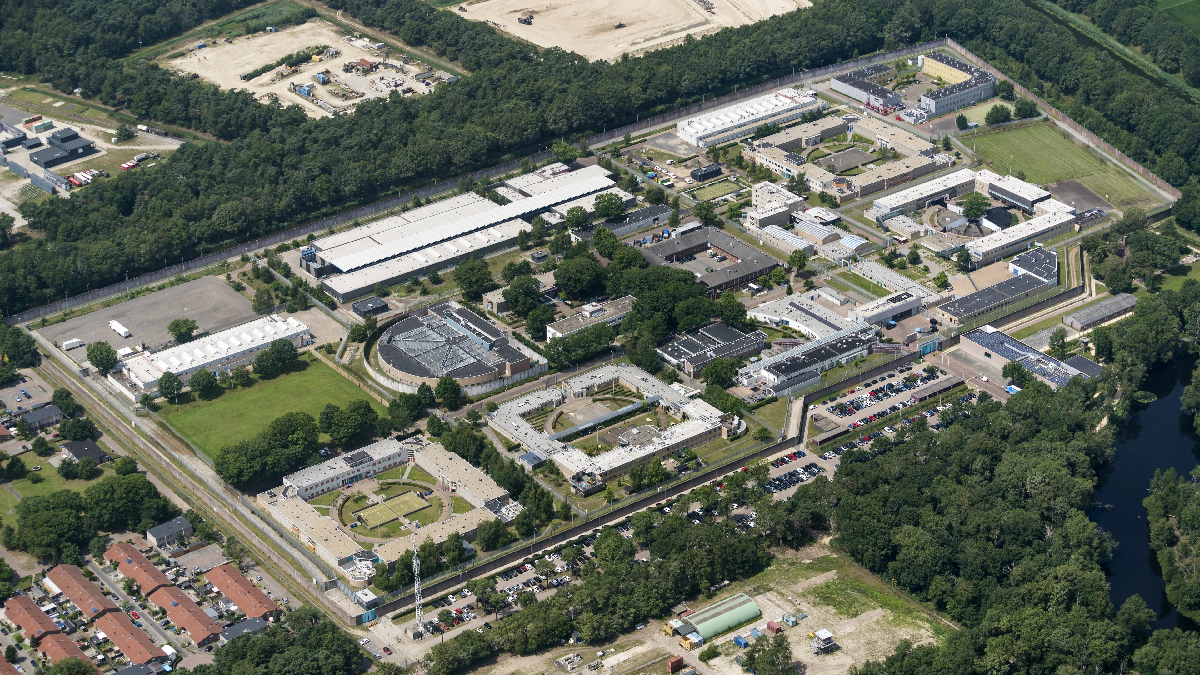 Tbs'er die via het dak ontsnapte meldt zich weer bij kliniek in Vught