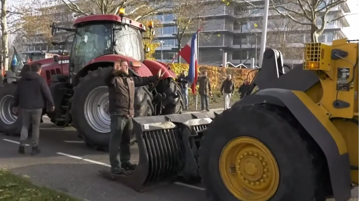 Man die politieshovel hinderde bij boerenprotest vrijgesproken na fout OM