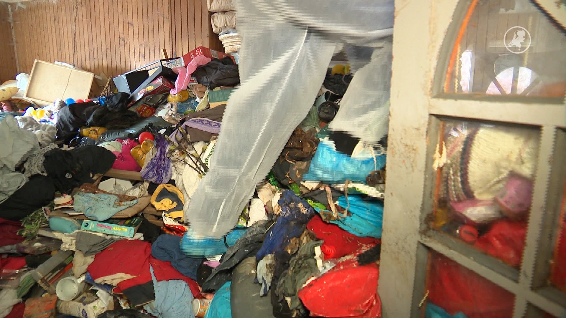 Buren slaan alarm om zwaar vervuild huis in Maassluis