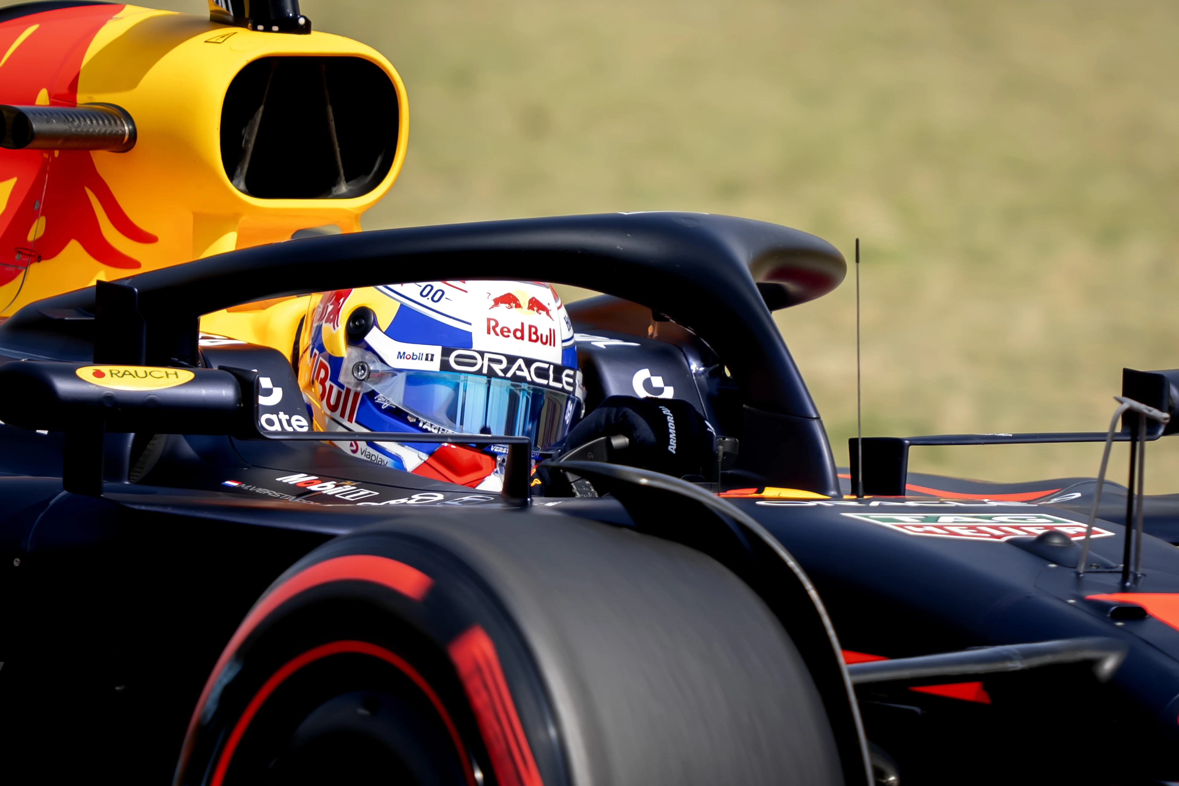 Verstappen twaalfde in derde training Hongarije, Piastri het snelst