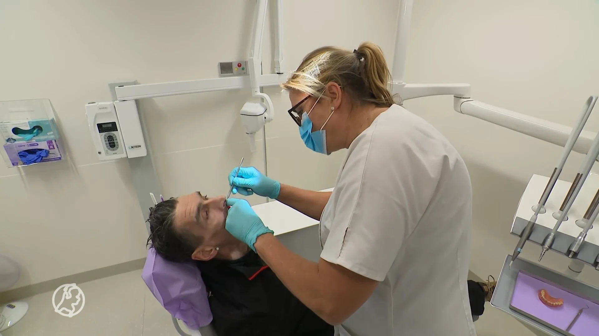 Straattandarts Didi helpt daklozen aan goed gebit: 'Ik zie in Rotterdam zo veel ellende'