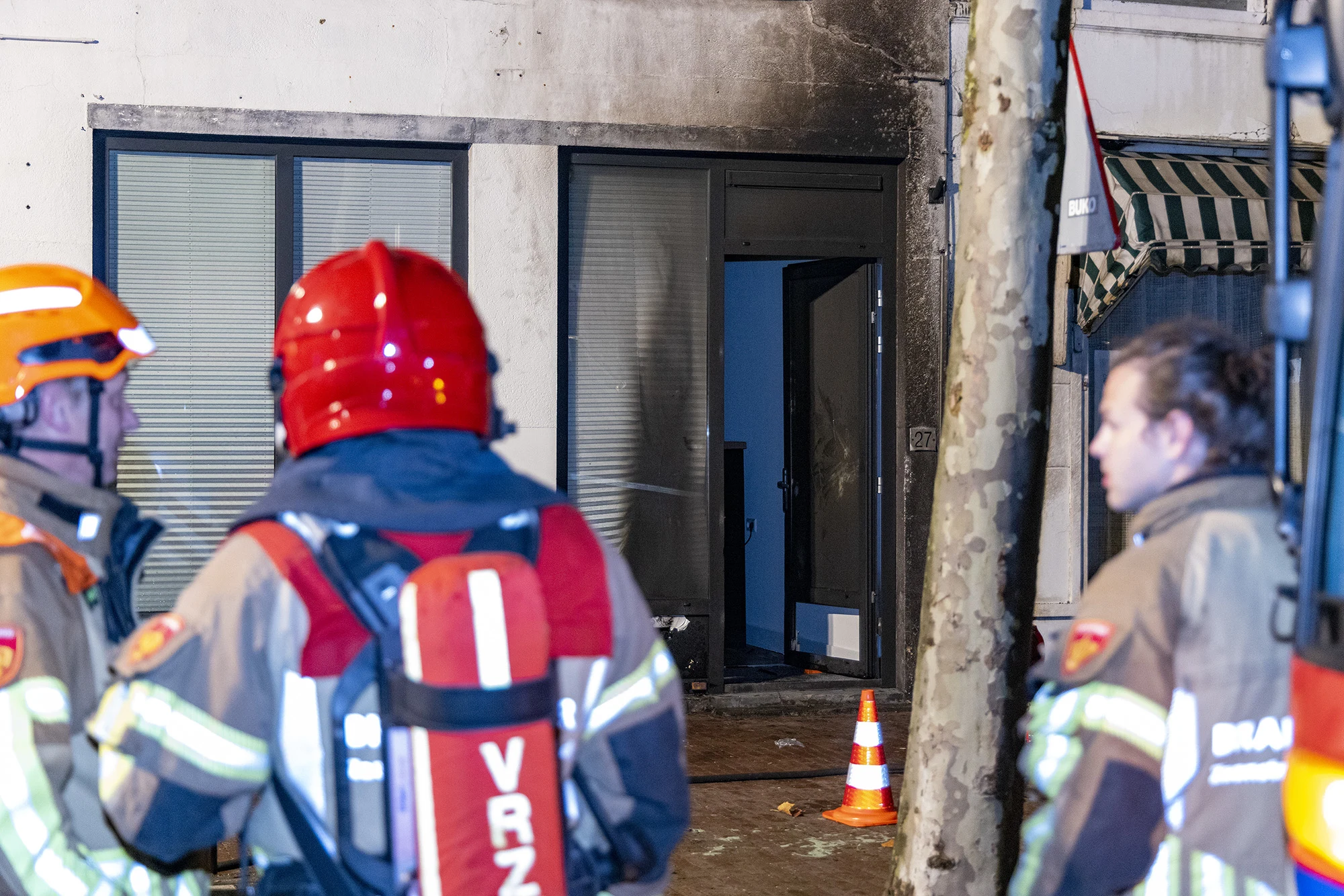Schade na knal en brand in Nieuwstraat in Purmerend