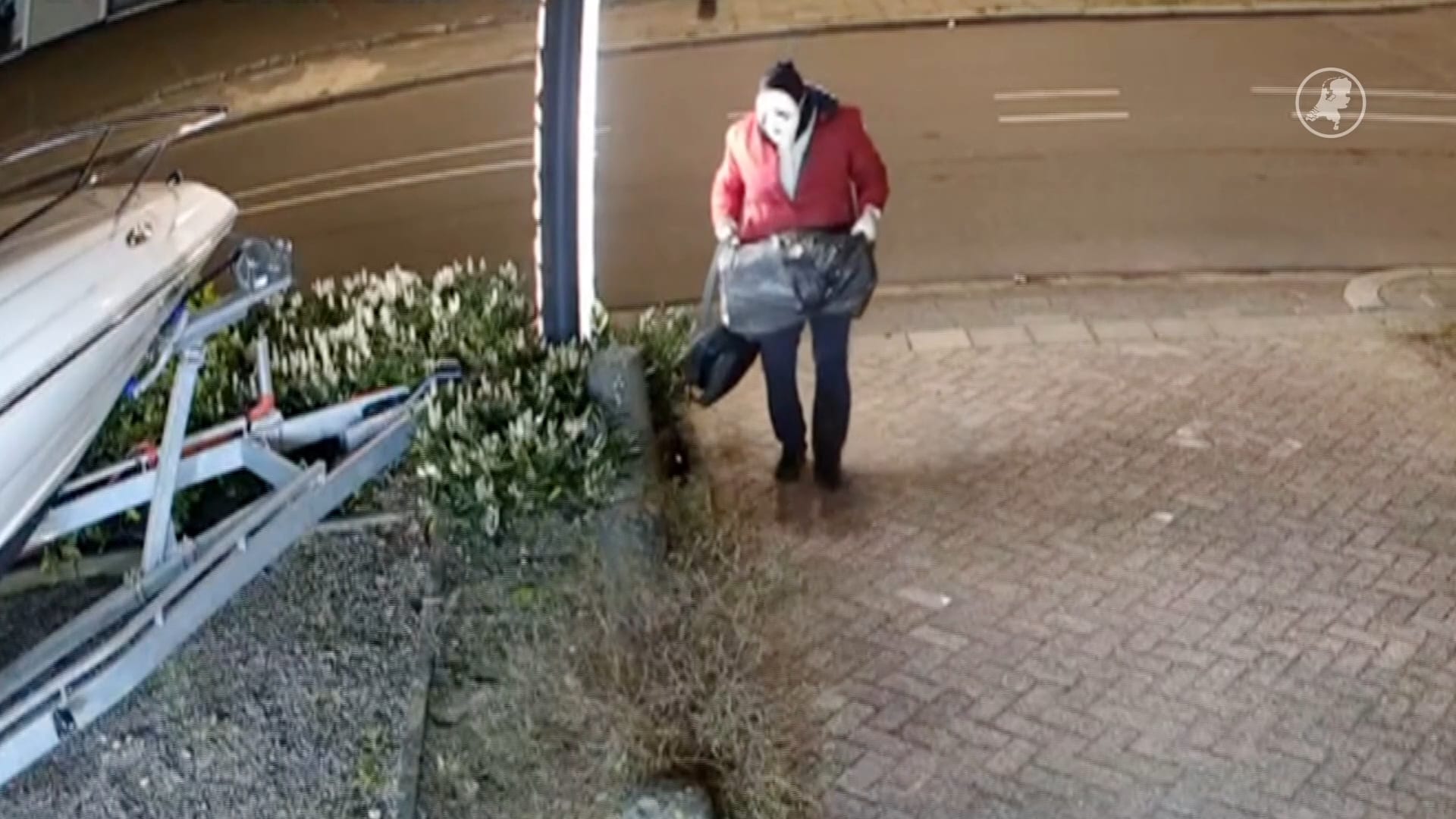 Autobedrijf looft beloning van 25.000 euro uit na brand door 'Ghostface'