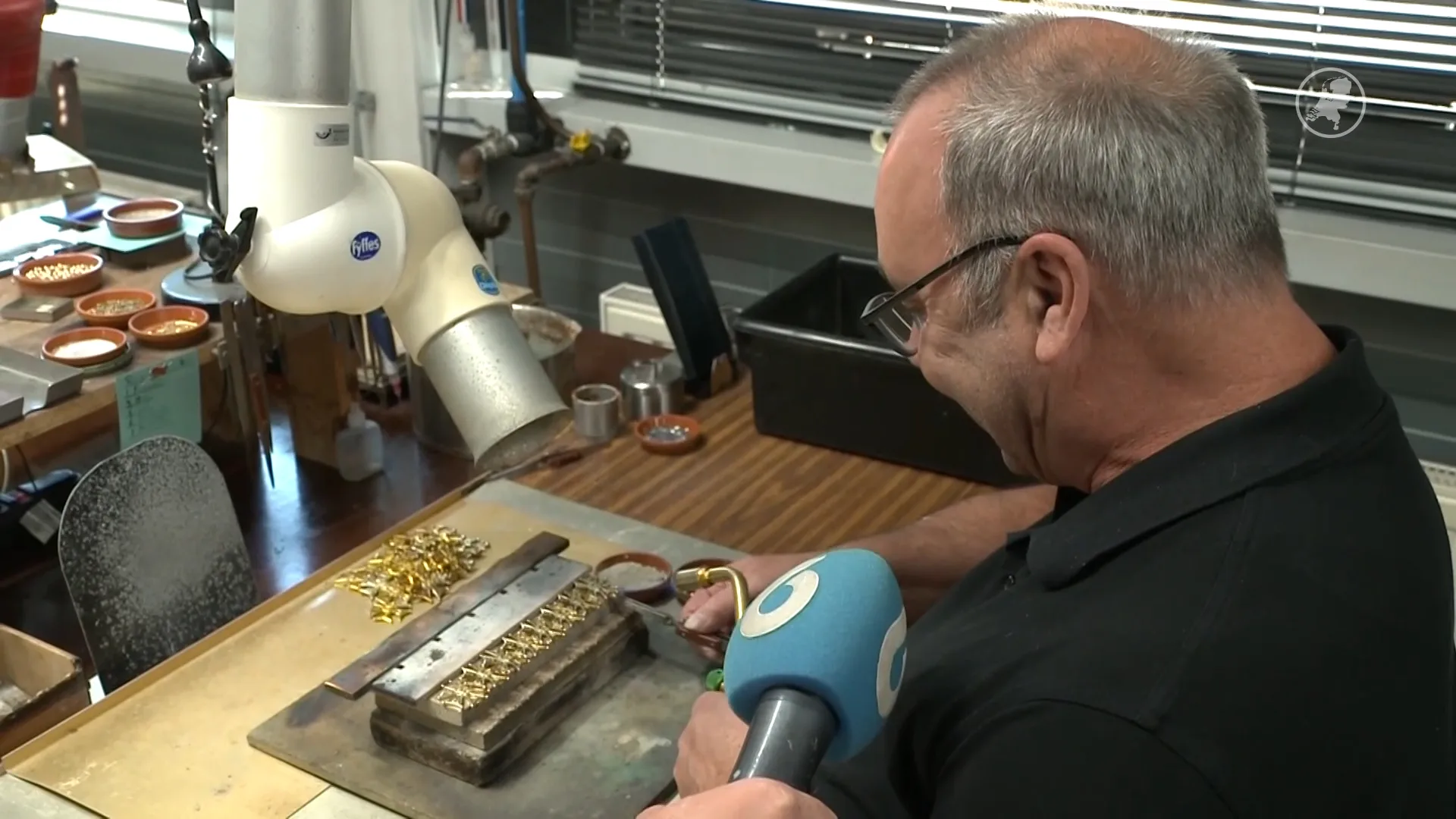 Zo worden de Vierdaagsekruisjes gemaakt