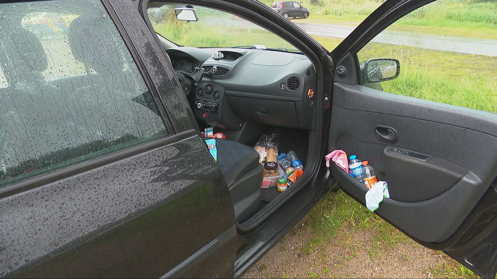 Nog steeds geen oplossing voor dakloze moeder Mila, die met baby in auto leeft