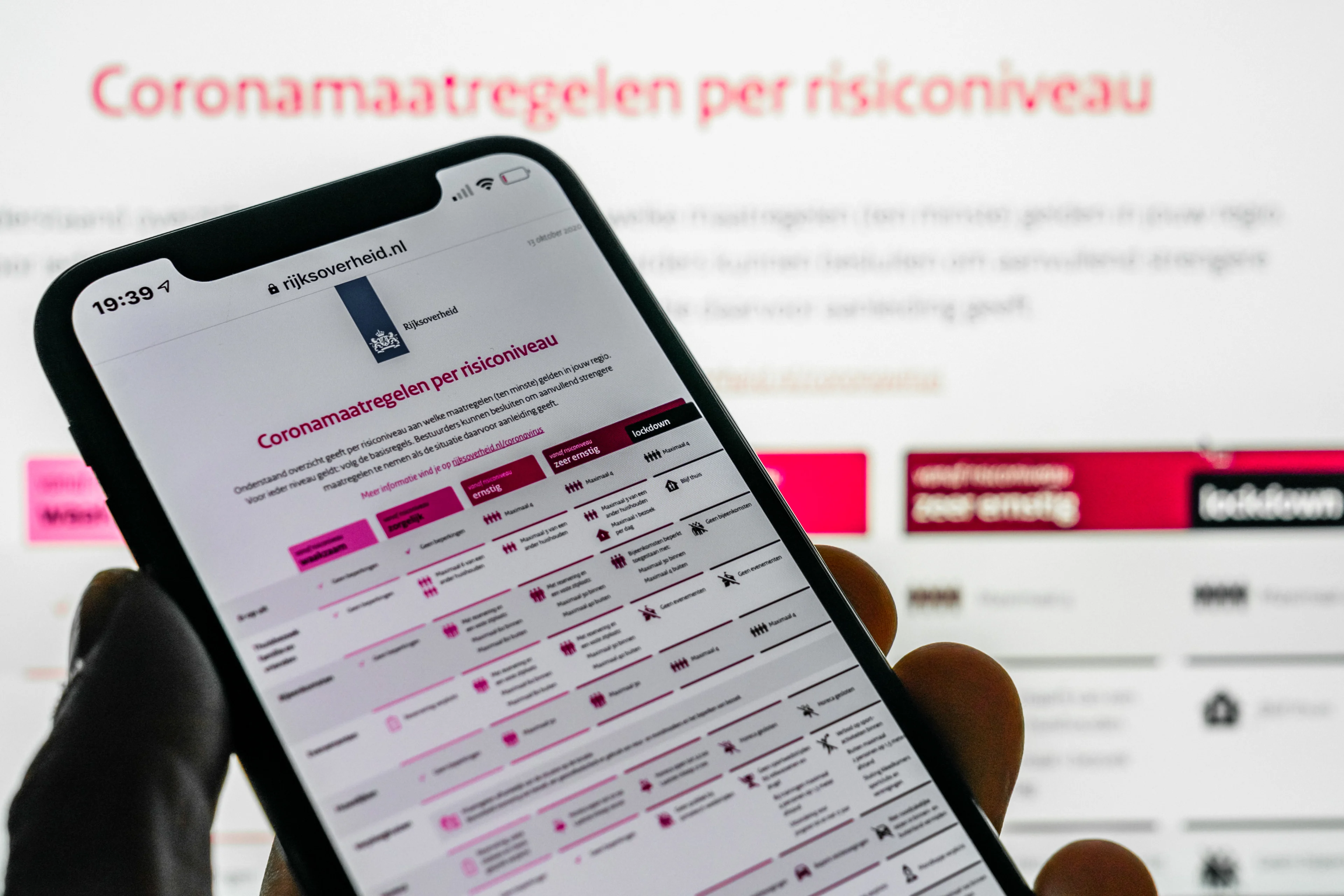 OMT wil stenger ingrijpen op scholen vermijden, dringt aan op beter naleven coronamaatregelen