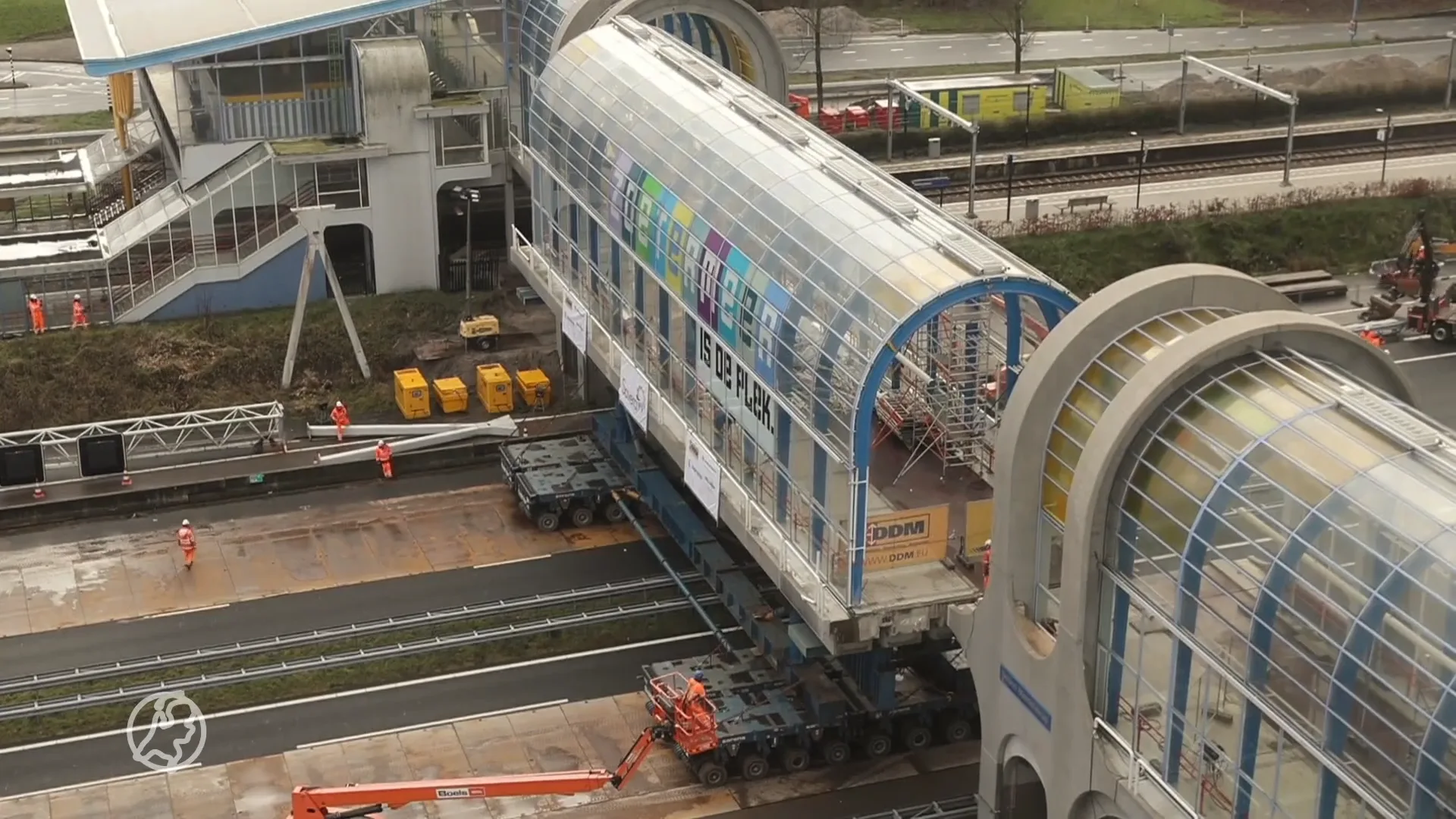 Noodbrug over A12 bij Zoetermeer ligt op plek, weg zaterdag weer open