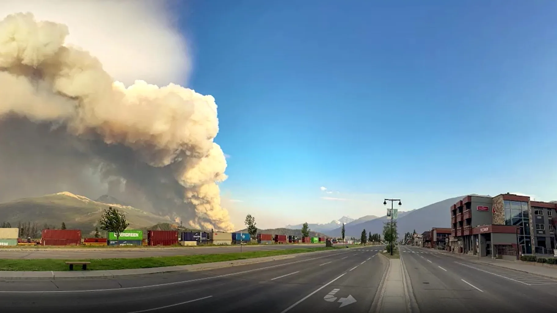 Nederlanders geëvacueerd uit Nationaal Park in Canada om hevige bosbranden