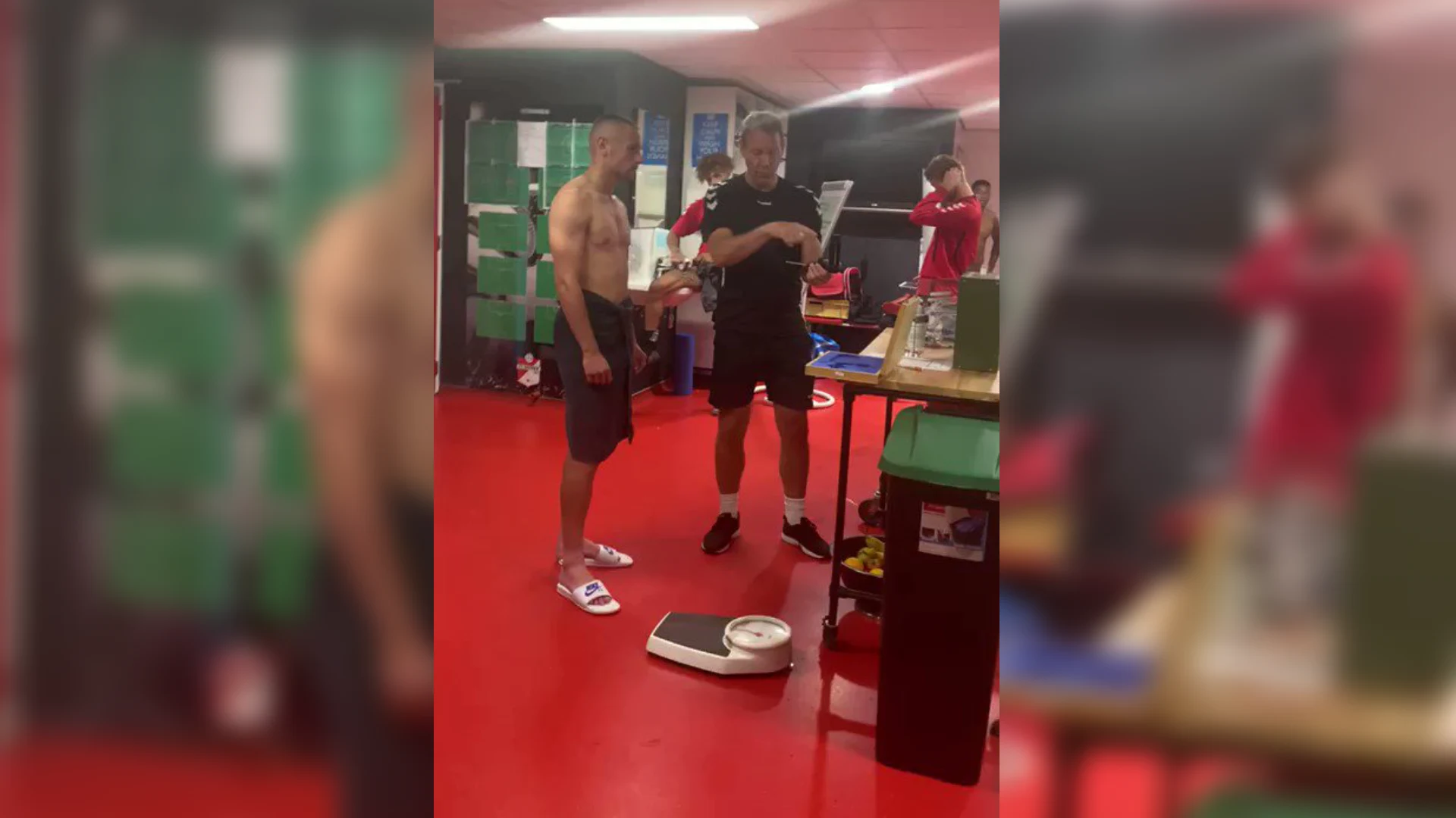 FC Emmen verwelkomt nieuwe spelers met befaamde 'longtest'