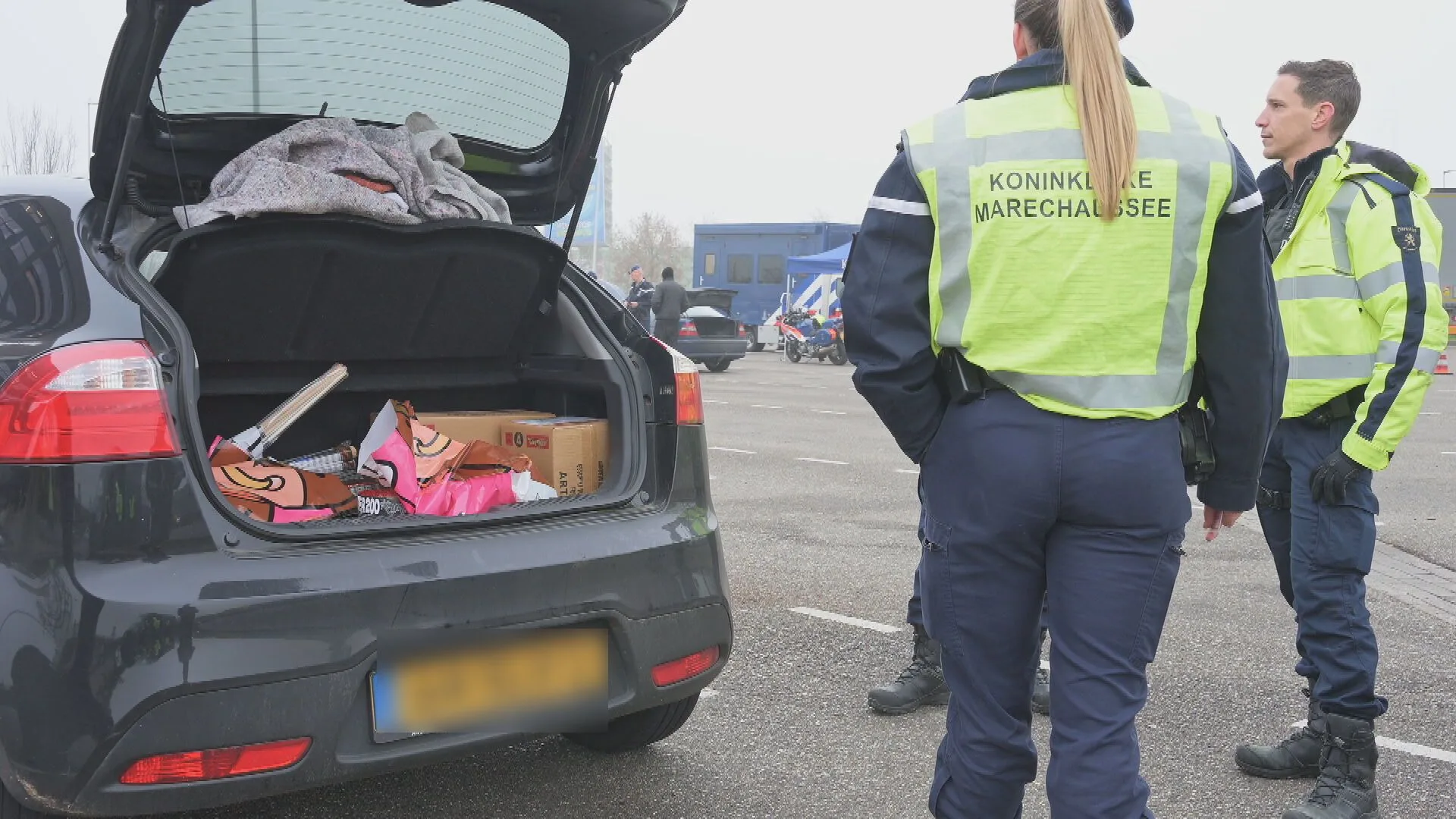 Hagenaars bij grenscontrole betrapt met kofferbak vol vuurwerk