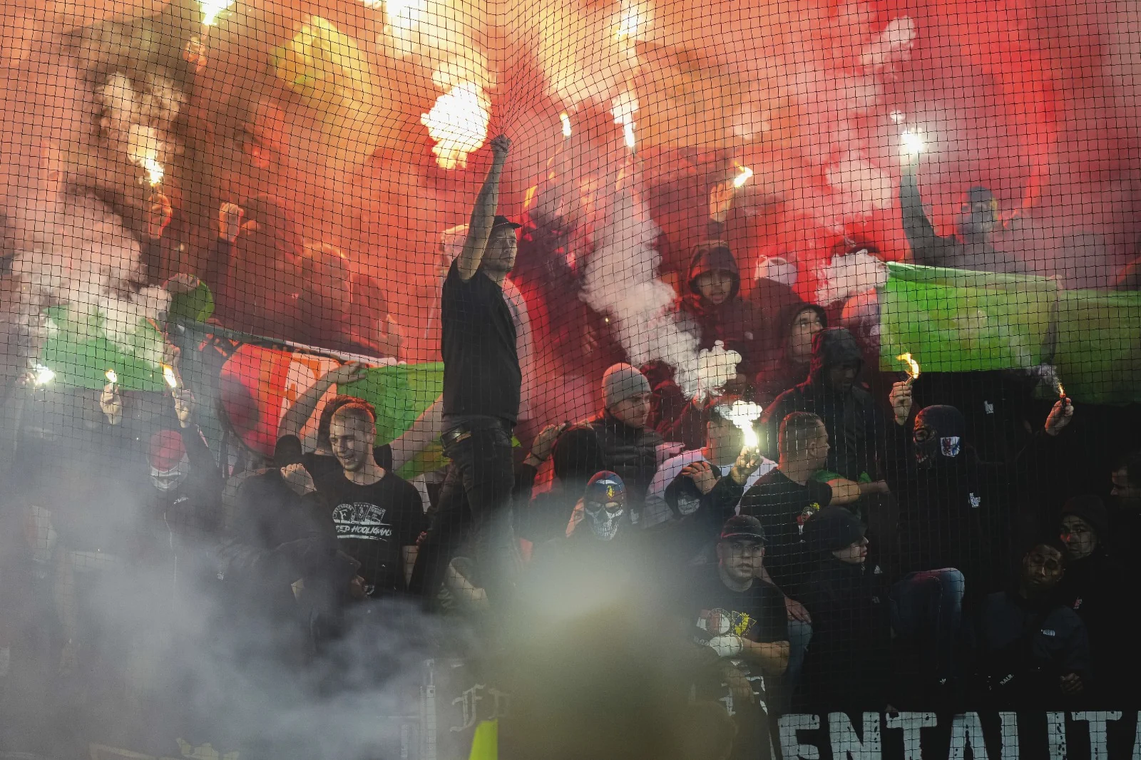 Feyenoord 'baalt enorm' van onrust en vernielingen door fans in Oostenrijkse Graz