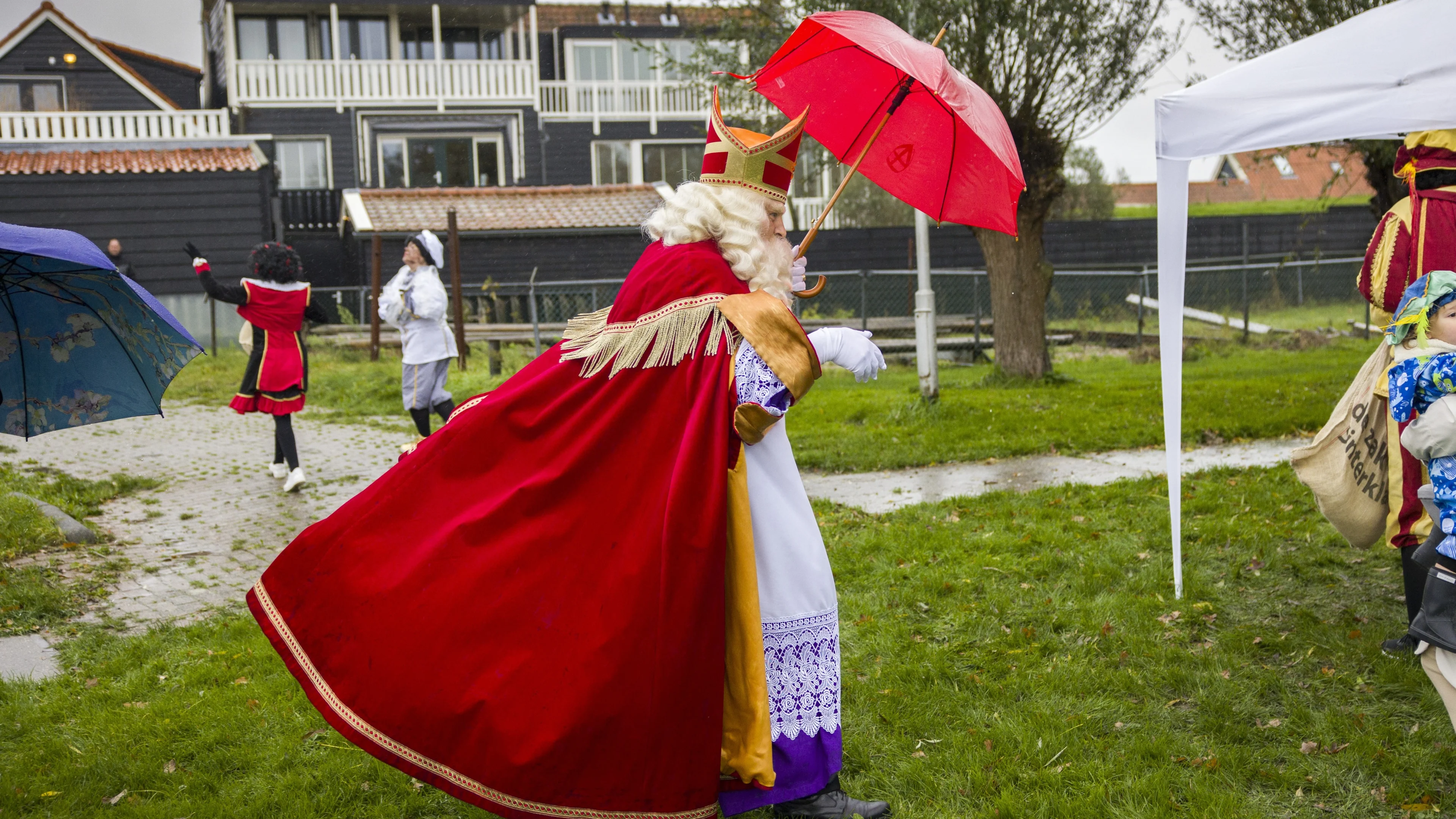 Houdt Sinterklaas het droog? Zo ziet het weer er op pakjesavond uit