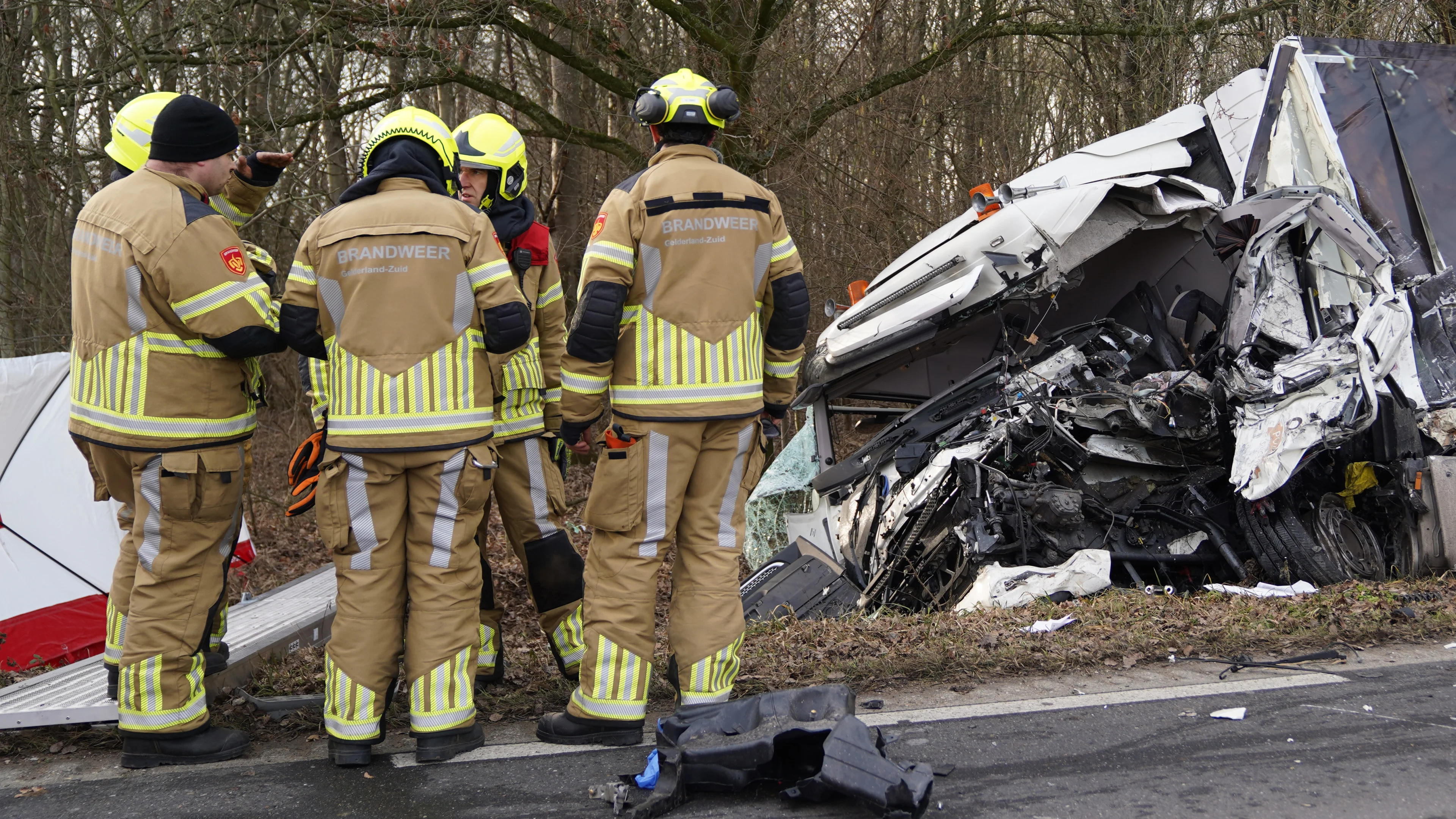 Vrachtwagenchauffeur overleden door botsing met kraan in Bruchem