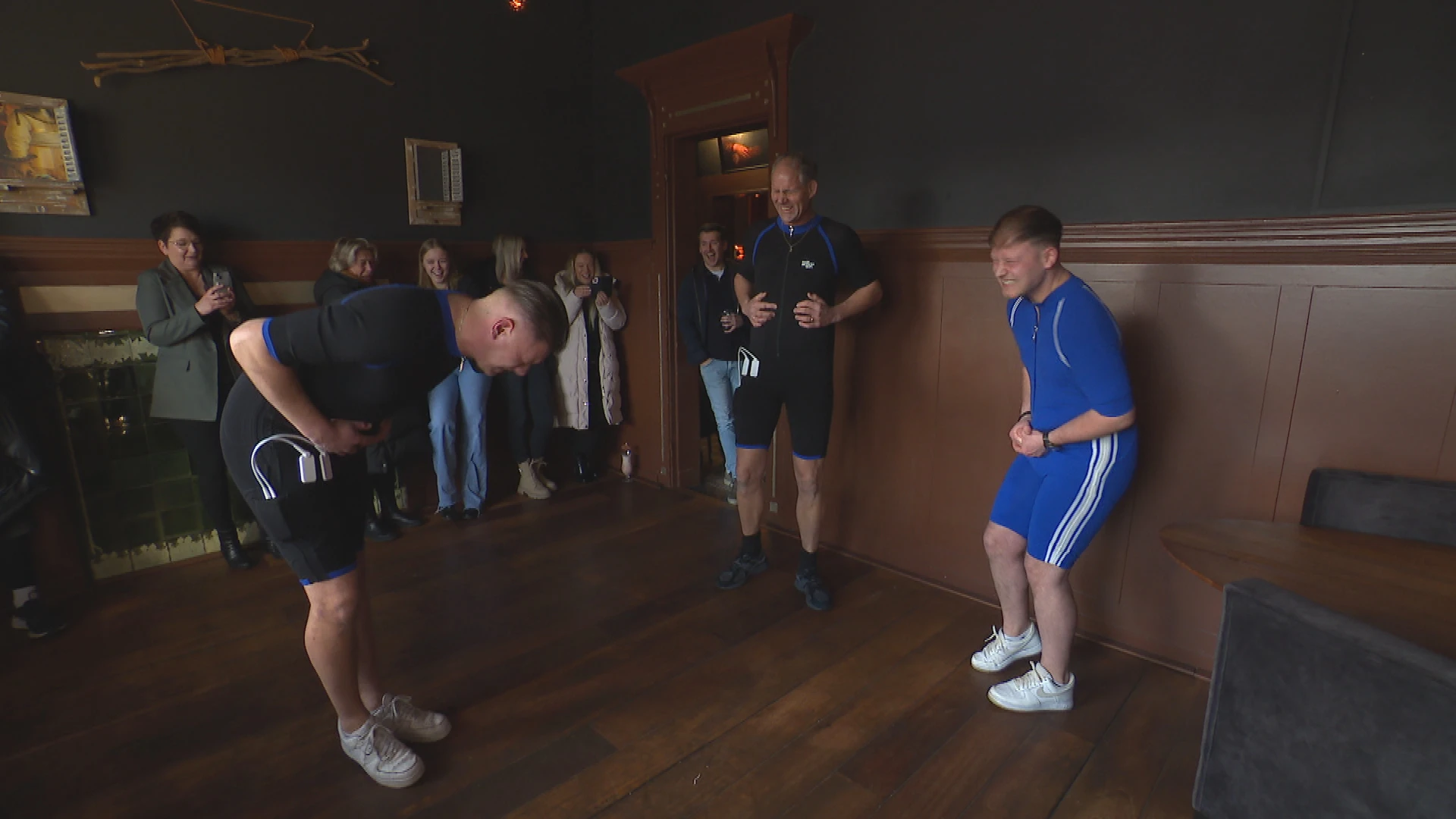 Mannen krijgen weeën in Veendams café: ‘Vreselijk om hem te zien lijden’