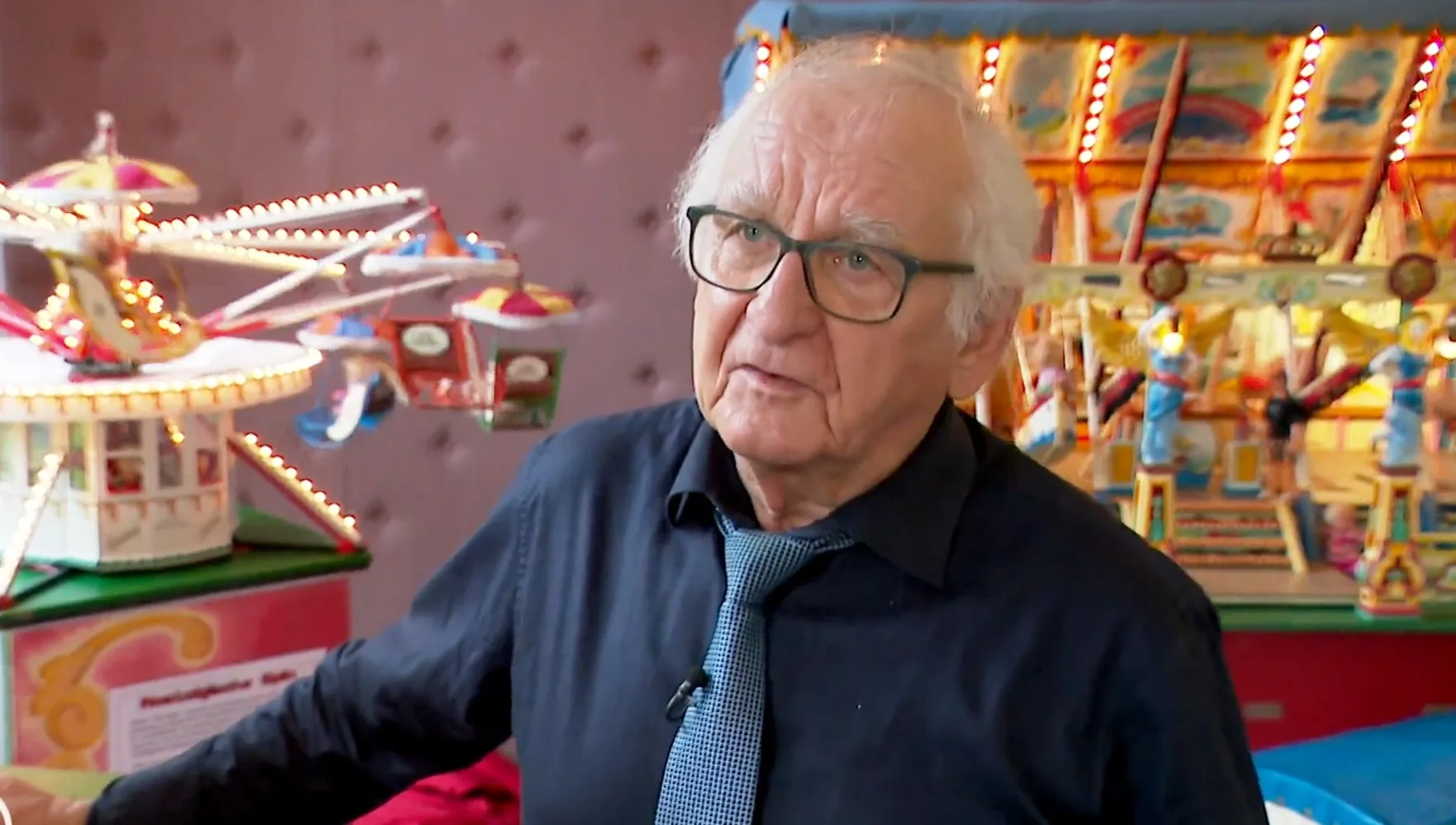 Bert rakelt met zijn minikermis nostalgische gevoelens op bij dementerende ouderen