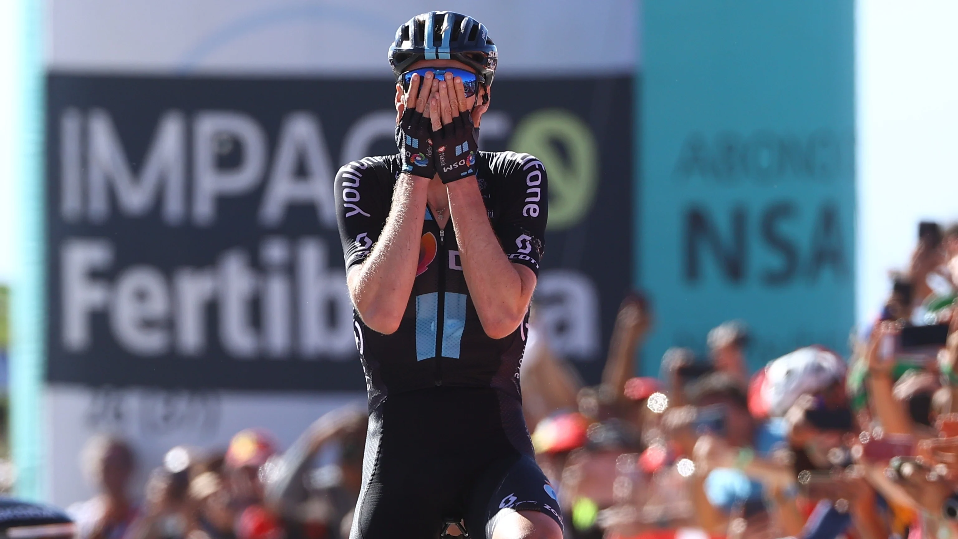 Nederlander Arensman stunt met winst in zwaarste bergrit Vuelta