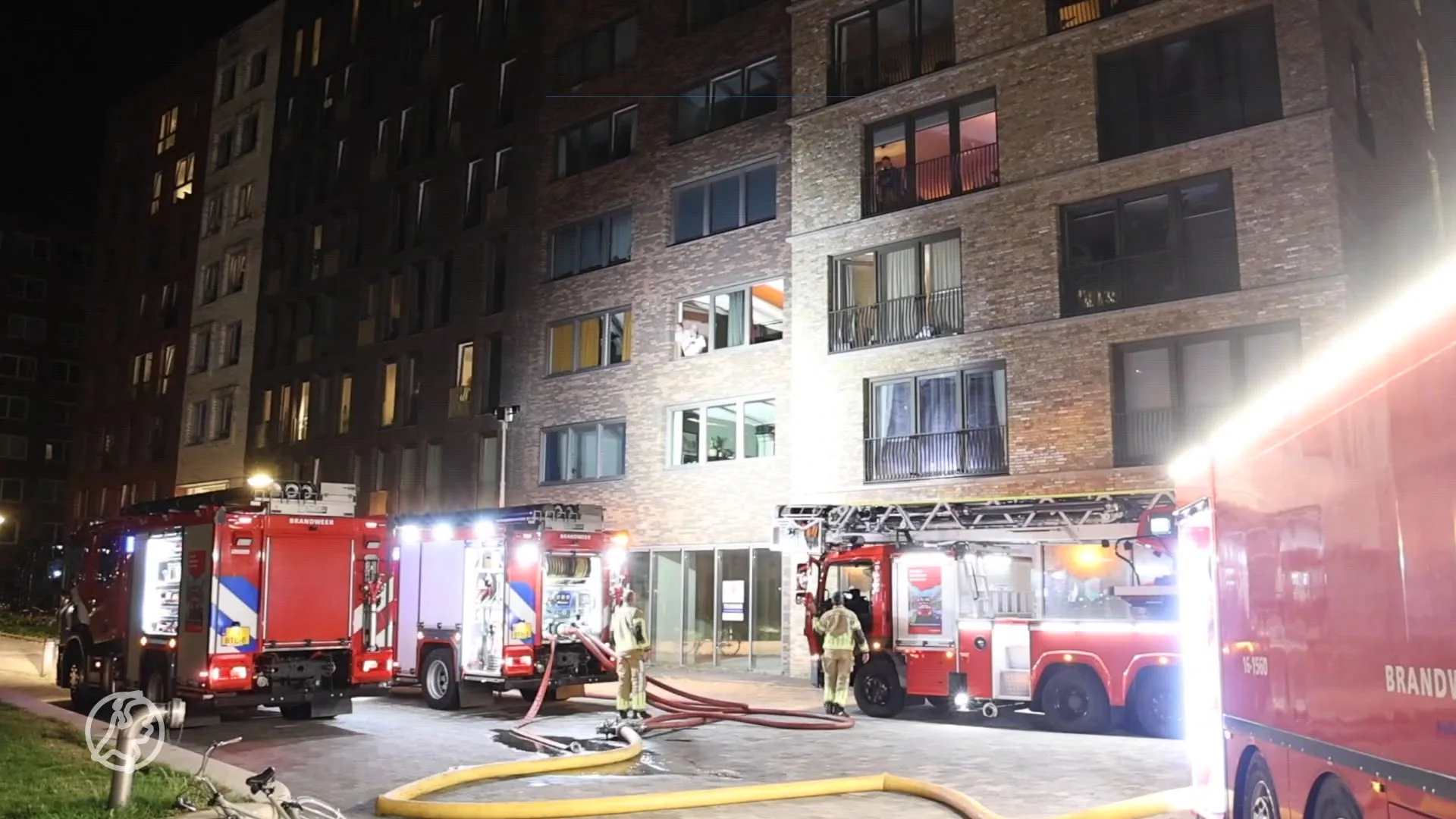 Tien bewoners uit brandende studentenflat gered in Leiden