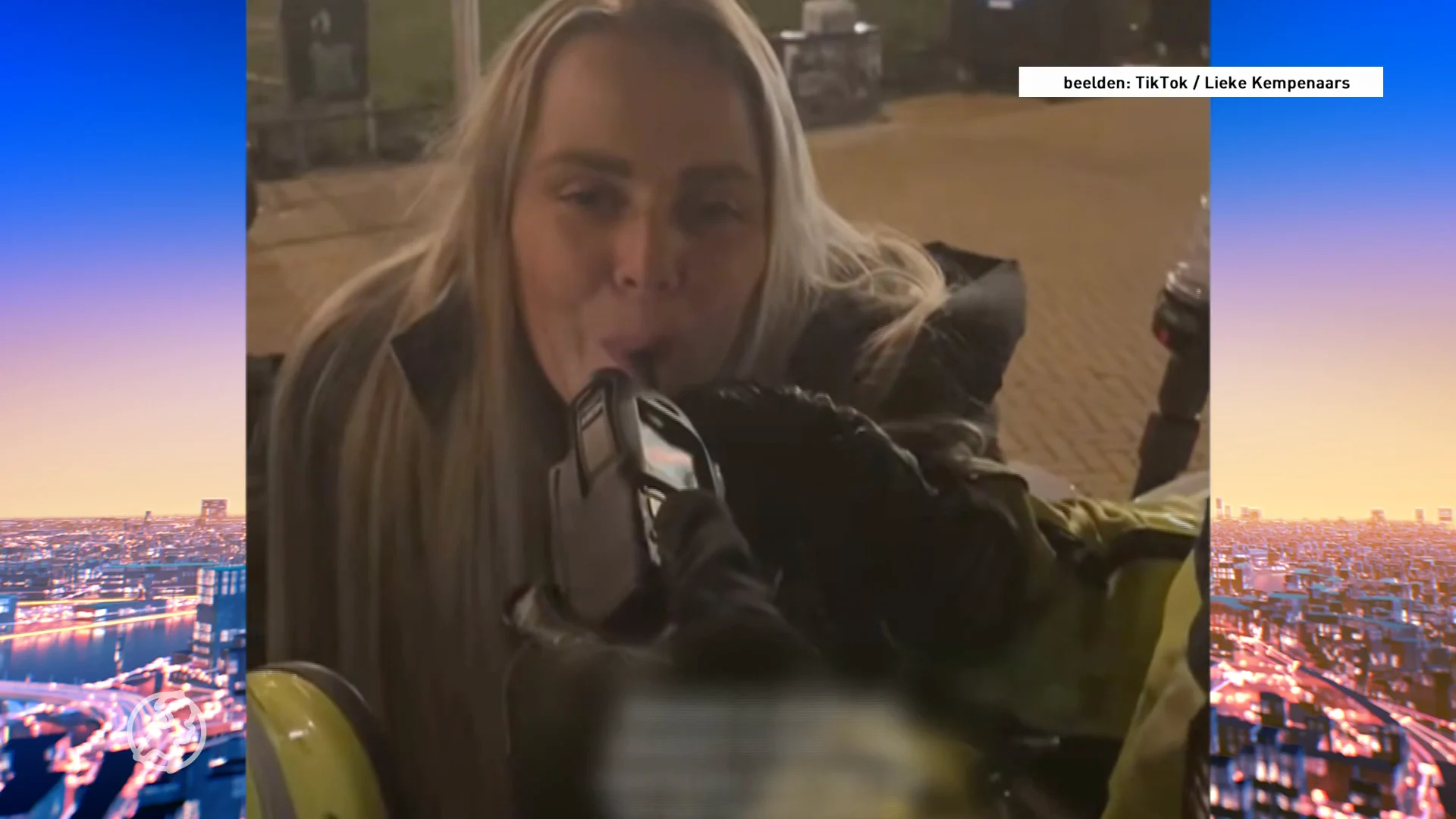 Kimberley doet blaastest op portofoon agent en gaat viraal