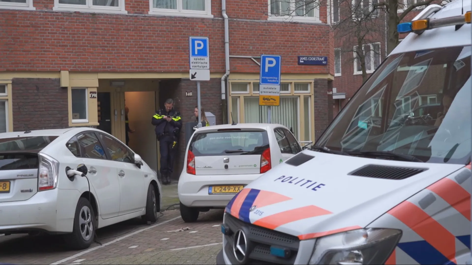 Bejaarde vrouw (80) doodgestoken in Amsterdamse woning, vrouw (21) opgepakt