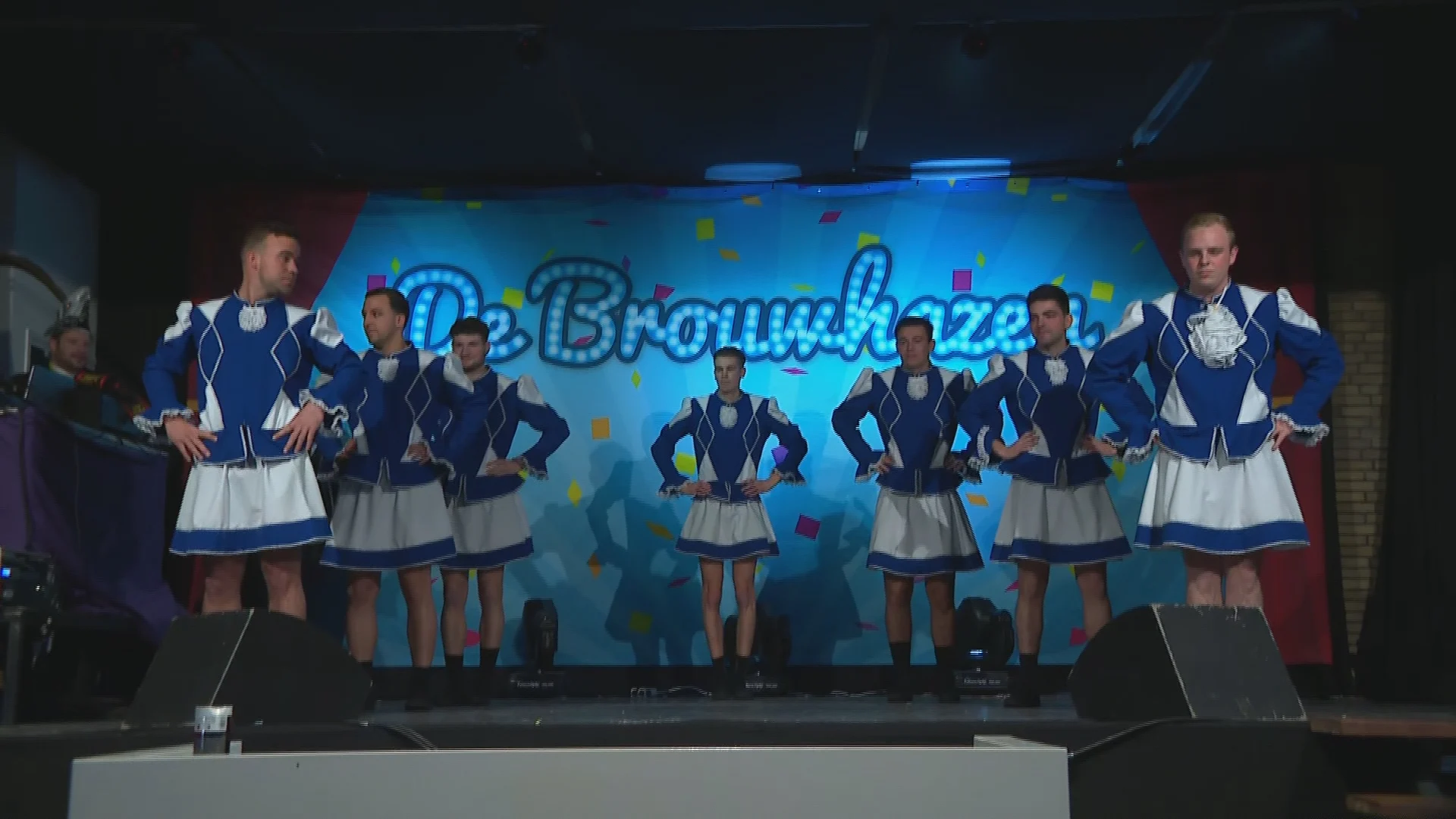 Geen dansmarietjes in Helmond: Prins Carnaval heeft mannelijke dansers 