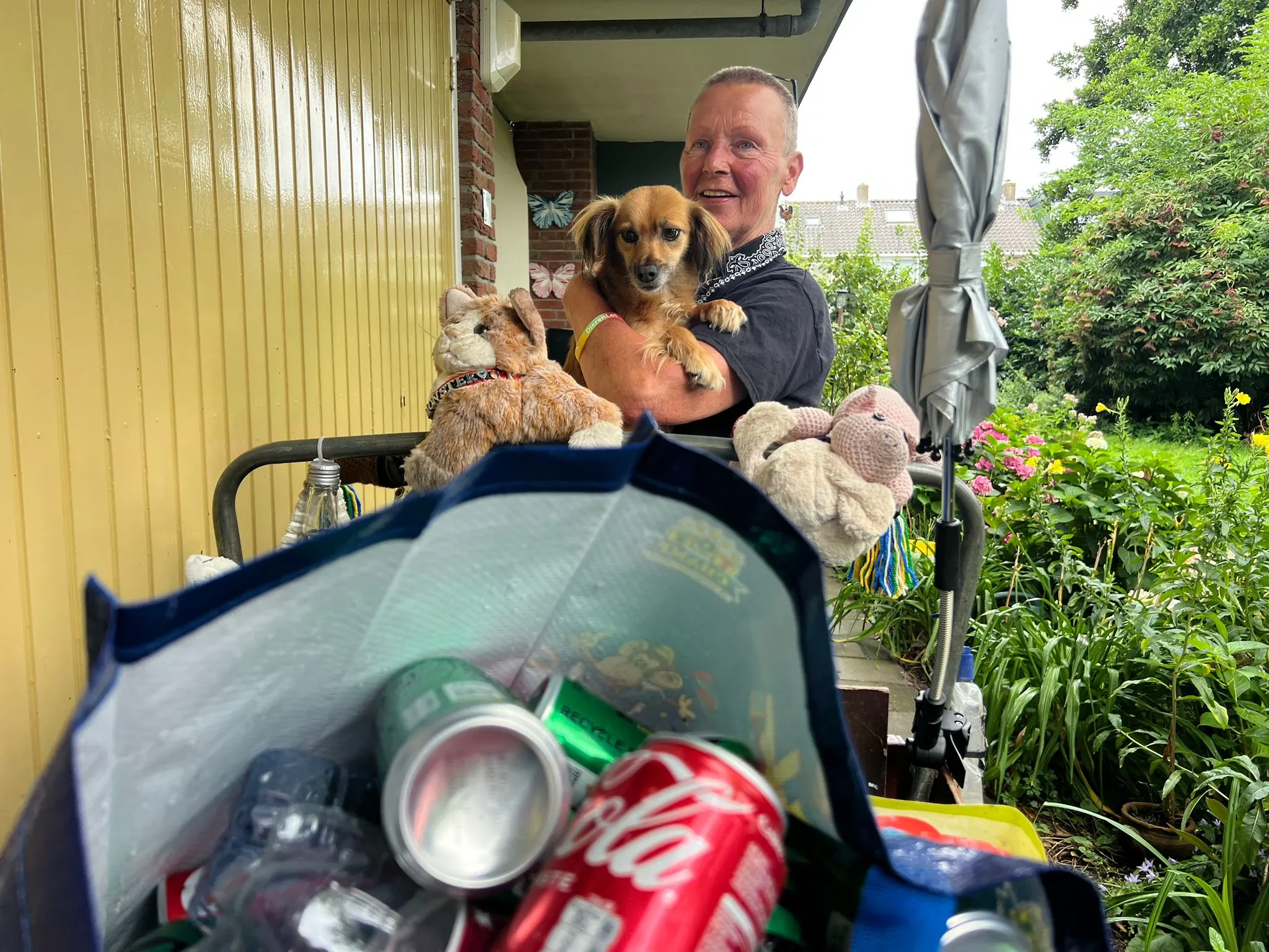 Gerda zamelt geld in voor dieren in Gaza: 'Fiets elke dag door dorp' 
