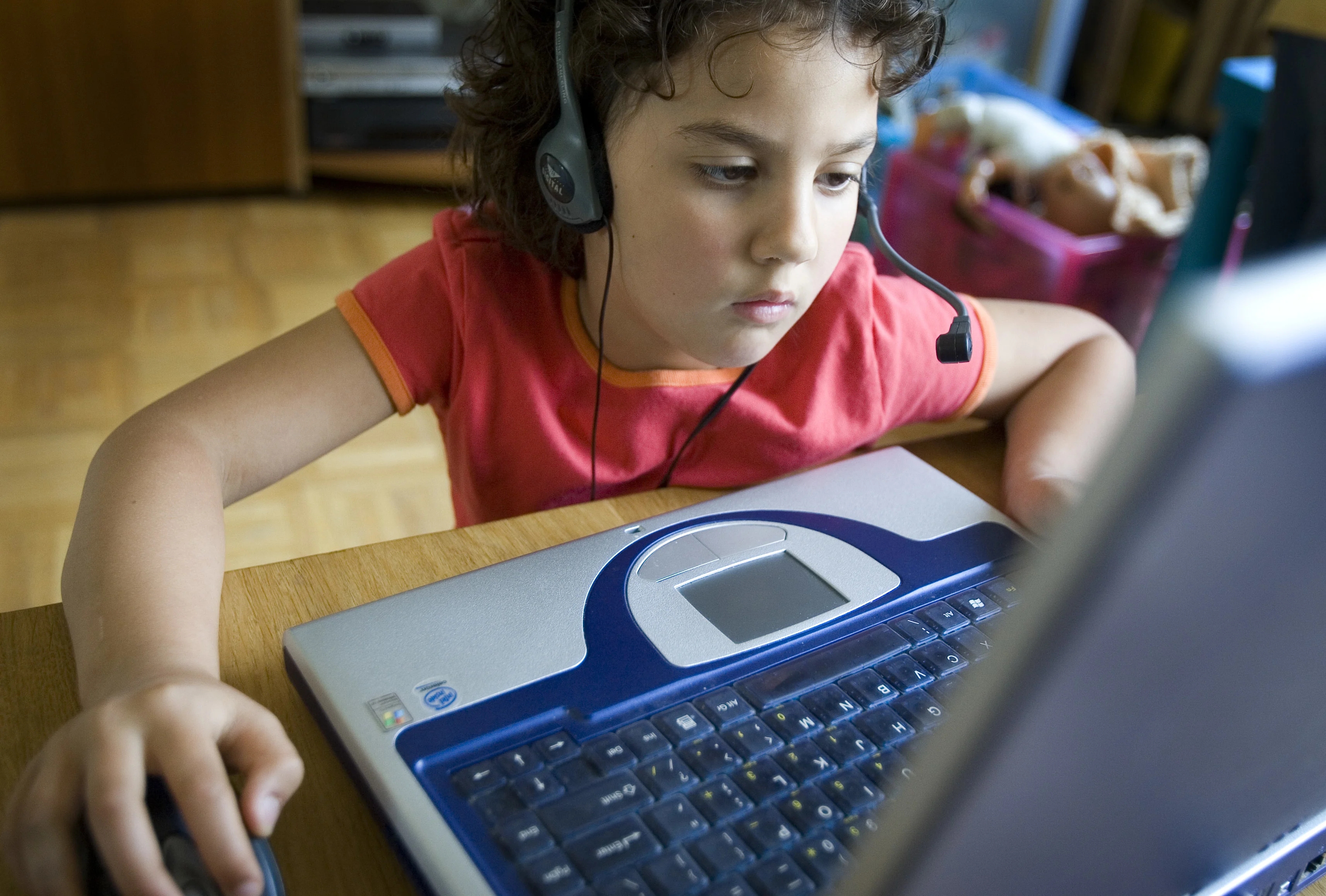 Is de lesstof van je kind ook voor jou te moeilijk? Kijk deze handige instructievideo's