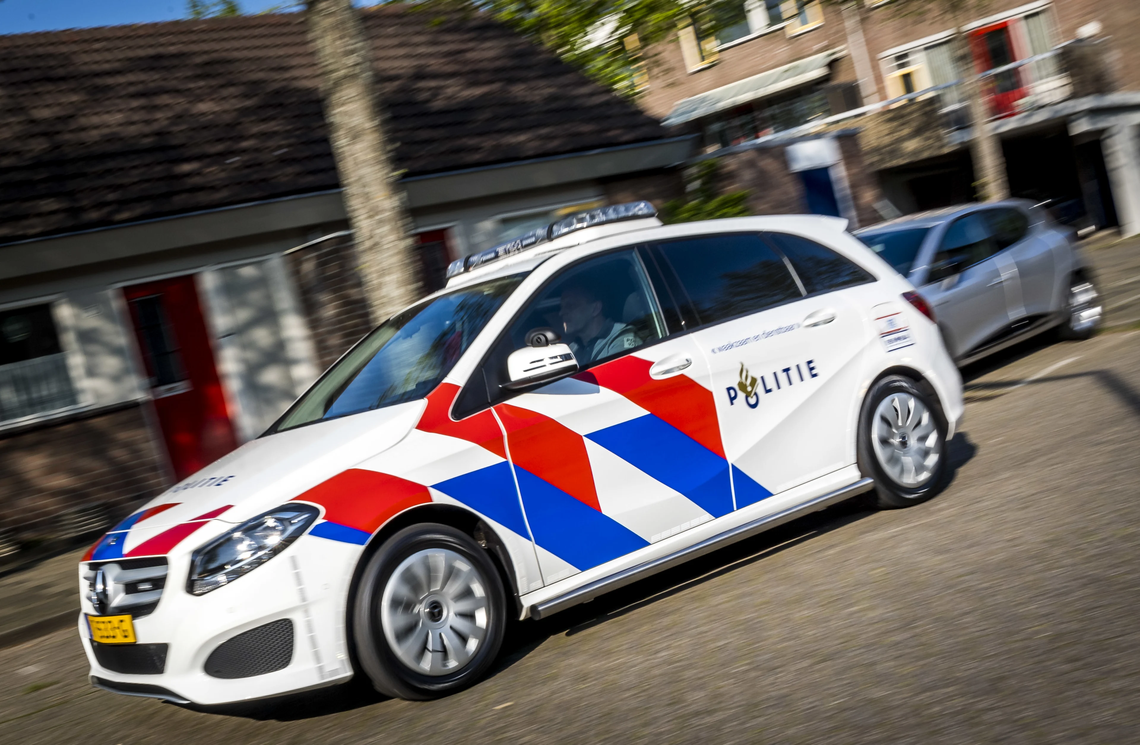 Verdachte steekpartij Amsterdam overleden nadat hij onwel werd