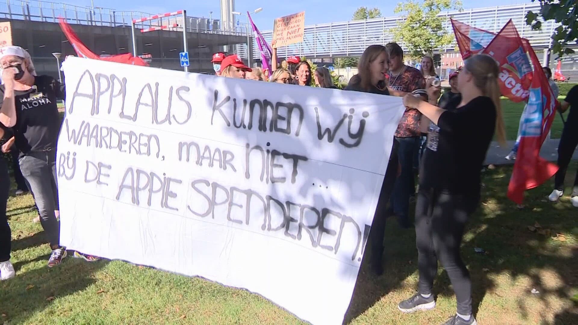 Lawaaiprotest bij ziekenhuizen: 'Eerst kregen we applaus, nu twee middelvingers'