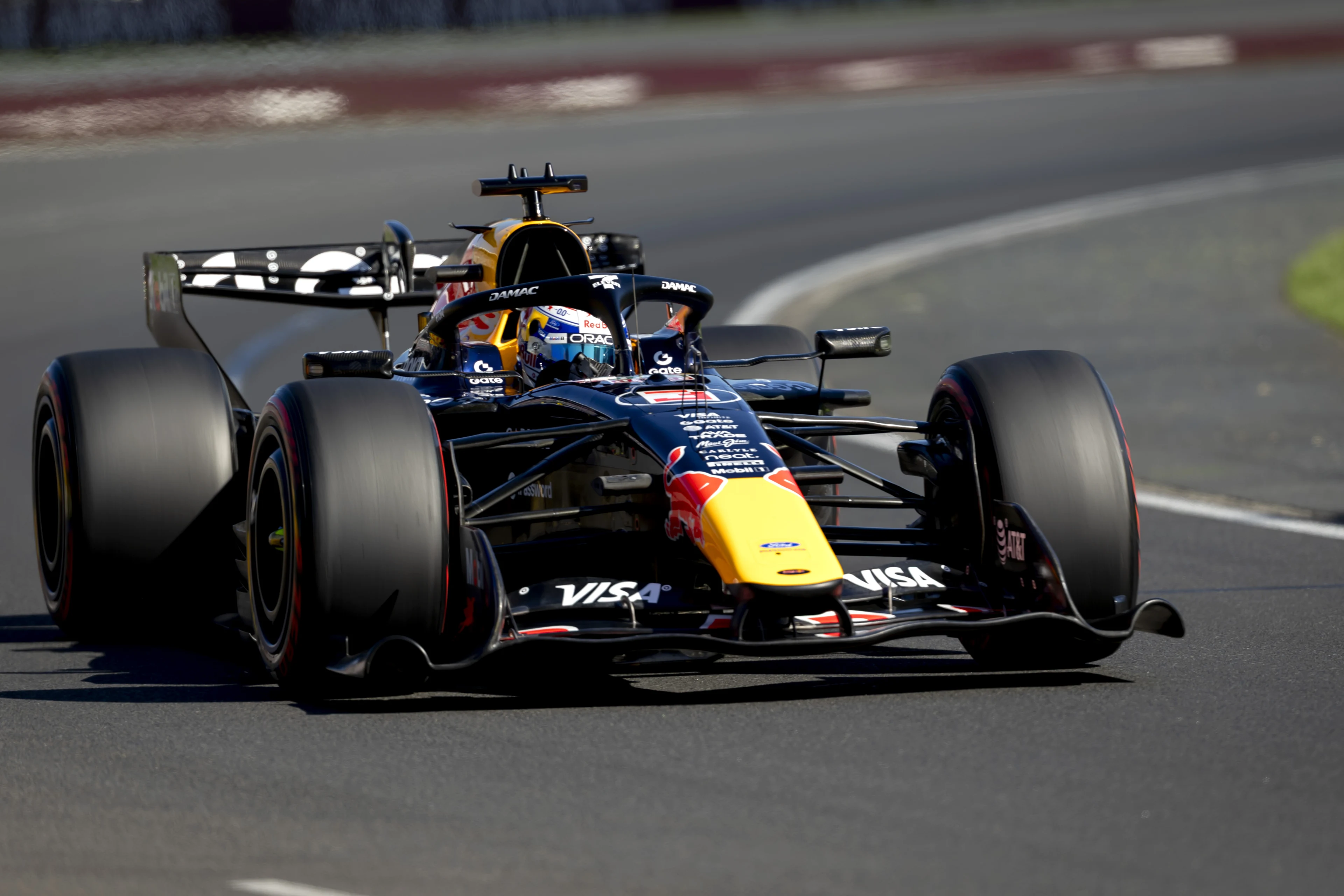 Problemen voor Verstappen in Melbourne: vrije training loopt stroef