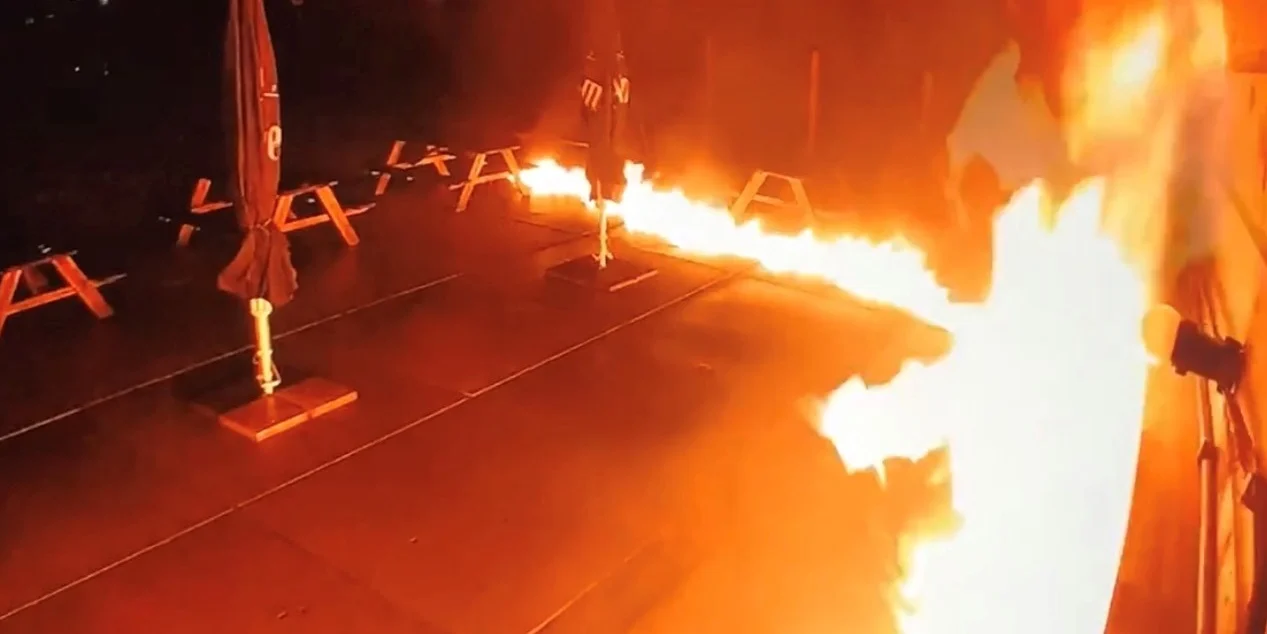 Brandstichting bij restaurant Badhoevedorp: 'De hele achterzijde stond in de fik'