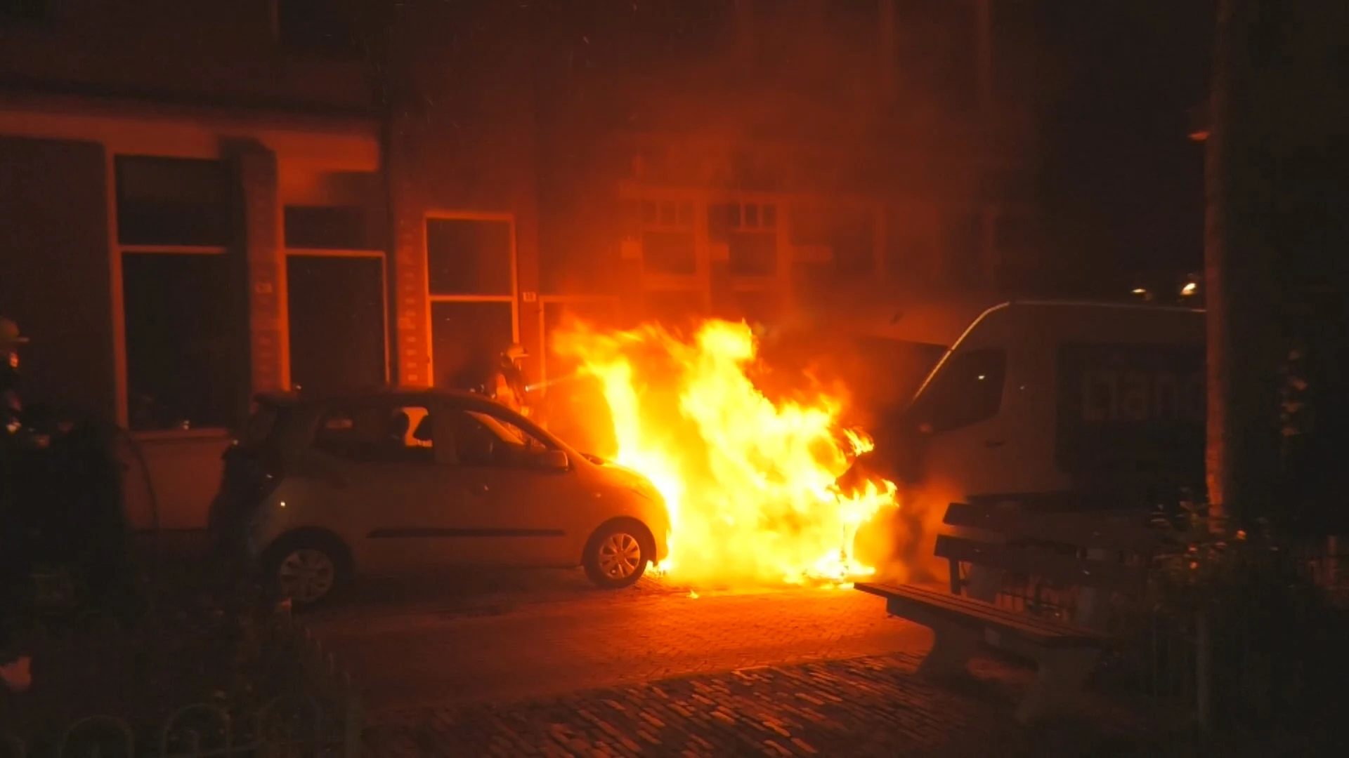 Zes auto's in brand binnen één uur in Arnhem: 'Onze auto was niet meer te redden'