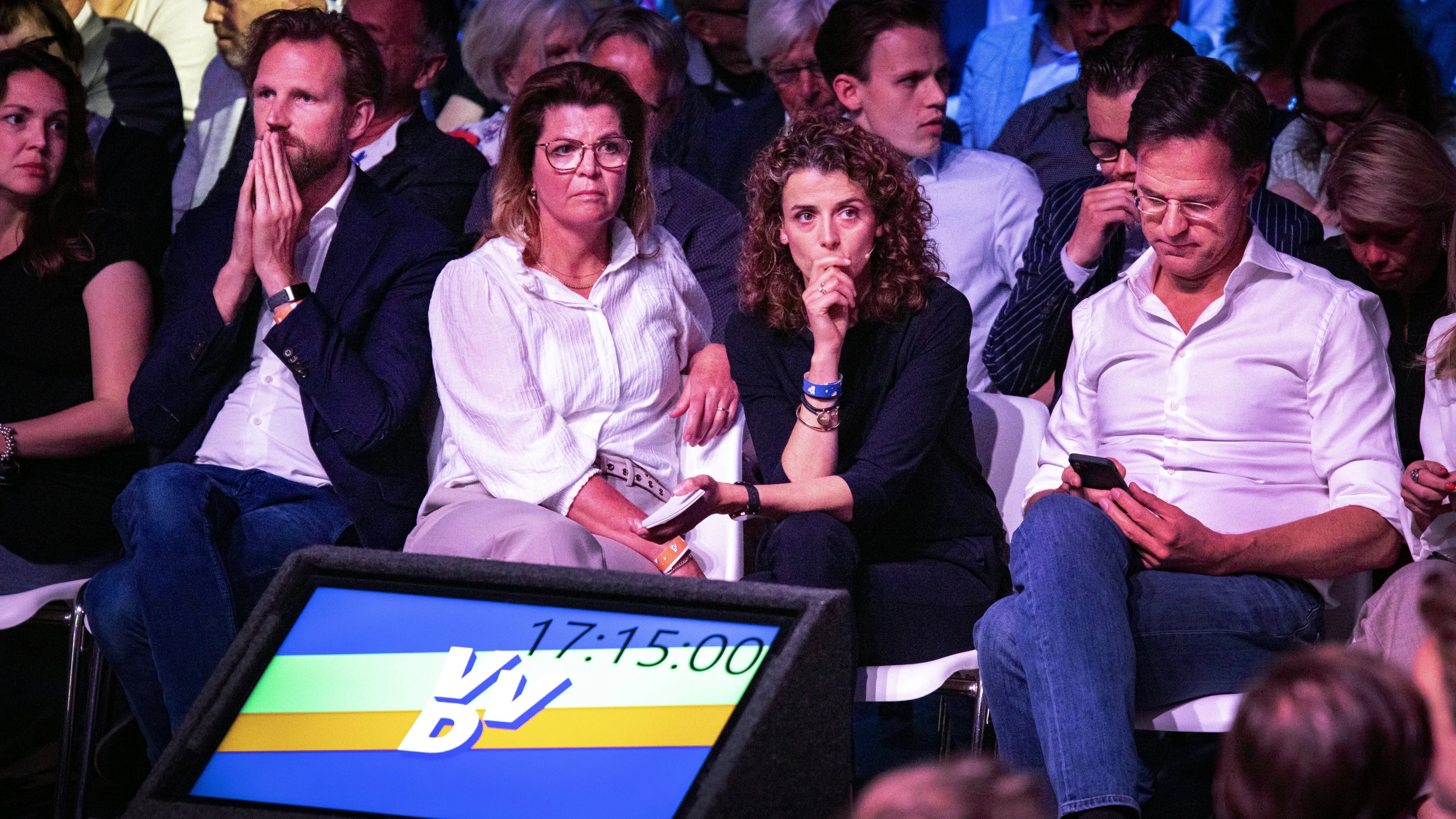 VVD-top wacht stevige discussie over asielcrisis tijdens congres